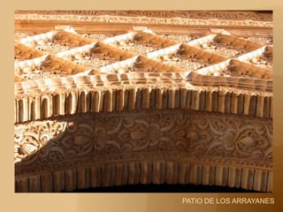 Sobre los arcos, motivo de red de rombosPATIO DE LOS ARRAYANES