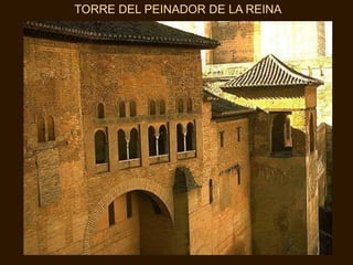 FACHADA DEL PALACIO DE COMARESSe alza frente a la galería del Cuarto Dorado. Fue mandada construir por Muhammad V en 1370 con motivo de la conquista de Algeciras. Su composición decorativa, basada en el sistema proporcional de su trazado, con la distribución tripartita del espacio, combinando el rectángulo áureo con el cuadrado, supone la culminación de todo un proceso evolutivo del arte andalusí. Formalmente, este frente servía de separación entre el ámbito administrativo y público, del familiar y privado de Palacio