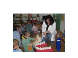 La boca y el cepillo de dientes de