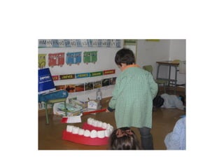 La boca y el cepillo de dientes de