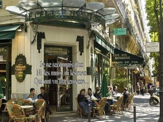 Je ne reconnais plus  Ni les murs, ni les rues  Qui ont vu ma jeunesse...  