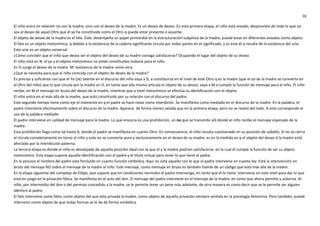 16
El niño entra en relación no con la madre, sino con el deseo de la madre. Es un deseo de deseo. En esta primera etapa, el niño está aislado, desprovisto de todo lo que no
sea el deseo de aquel Otro que él ya ha constituido como el Otro q puede estar presente o ausente.
El objeto de deseo de la madre es el falo. Éste, desempeña un papel primordial en la estructuración subjetiva de la madre, puede estar en diferentes estados como objeto.
El falo es un objeto metonímico, q debido a la existencia de la cadena significante circula por todas partes en el significado, y es éste el q resulta de la existencia del scte.
Este scte es un objeto universal.
¿Cómo concebir que el niño que desea ser el objeto del deseo de su madre consiga satisfacerse? Ocupando el lugar del objeto de su deseo.
El niño está en N. el yo y el objeto metonímico no están constituidos todavía para el niño.
En D surge el deseo de la madre. M: existencia de la madre como otra.
¿Qué se necesita para que el niño coincida con el objeto de deseo de la madre?
Es preciso y suficiente con que el Yo (Je) latente en el discurso del niño vaya a D, a constituirse en el nivel de este Otro q es la madre (que el yo de la madre se convierta en
el Otro del niño) que lo que circula por la madre en D, en tanto que ella misma articula el objeto de su deseo, vaya a M a cumplir la función de mensaje para el niño. El niño
recibe, en M el mensaje en bruto del deseo de la madre, mientras que a nivel metonímico se efectúa su identificación con el objeto.
El niño entra en el más allá de la madre, que está constituido por su relación con el discurso del padre.
Este segundo tiempo tiene como eje el momento en q el padre se hace notar como interdictor. Se manifiesta como mediado en el discurso de la madre. En la palabra, el
padre interviene efectivamente sobre el discurso de la madre. Aparece de forma menos velada que en la primera etapa, pero no se revela del todo. A esto corresponde el
uso de la palabra mediado
El padre interviene en calidad de mensaje para la madre. Lo que enuncia es una prohibición, un no que se transmite allí donde el niño recibe el mensaje esperado de la
madre.
Esta prohibición llega como tal hasta A, donde el padre se manifiesta en cuanto Otro. En consecuencia, el niño resulta cuestionado en su posición de súbdito. Si no se cierra
el círculo completamente en torno al niño y este no se convierte pura y exclusivamente en el deseo de su madre, es en la medida en q el objeto del deseo d la madre está
afectado por la interdicción paterna.
La tercera etapa es donde el niño es desalojado de aquella posición ideal con la que él y la madre podrían satisfacerse, en la cual él cumple la función de ser su objeto
metonímico. Esta etapa supone aquella identificación con el padre y el titulo virtual para tener lo que tiene el padre.
En la psicosis el nombre del padre esta forcluido en cuanto función simbólica. Aquí no está aquello con lo que el padre interviene en cuanto ley. Está la intervención en
bruto del mensaje NO sobre el mensaje de la madre al niño. Este mensaje, como mensaje en bruto es también fuente de un código que esta más allá de la madre.
En la etapa siguiente del complejo de Edipo, que supone que en condiciones normales el padre intervenga, en tanto que él lo tiene. Interviene en este nivel para dar lo que
está en juego en la privación fálica. Se manifiesta en el acto del don. El mensaje del padre interviene en el mensaje de la madre, en tanto que ahora permite y autoriza. Al
niño, por intermedio del don o del permiso concedido a la madre, se le permite tener un pene más adelante, de otra manera es como decir que se le permite ser alguien
idéntico al padre.
El falo interviene como falta, como objeto del que esta privada la madre, como objeto de aquella privación siempre sentida en la psicología femenina. Pero también, puede
intervenir como objeto de que todas formas se le da de forma simbólica.
 