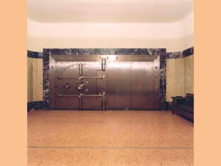 A través de un pasillo subterráneo se accede a una 2ª puerta de
acero de 14 toneladas

 