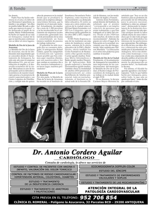 A fondo 
3 É La Crónica 
Del sábado 20 al viernes 26 de septiembre de 2014 los demás. 
Padre Paco ha hecho refe-rencia 
en el acto a la labor de 
sus Hermanos Capuchinos, su 
familia y sus amigos: “sin ellos 
no podría haber llevado a cabo 
nada que merezca la pena”, y 
ha destacado el papel de su 
madre, María. Posteriormente, 
ha hecho un repaso de su vida 
en Antequera, ciudad de la 
que se marcha para continuar 
con su labor en otros lugares. 
Medalla de Oro de la Jarra de 
Azucenas 
La Medalla de Oro de la Jarra 
de Azucenas, una de las dis-tinciones 
más importantes que 
se conceden desde el Ayun-tamiento 
de Antequera, ha 
sido este año para la empresa 
Mercadona S.A., por su con-tribución 
al empleo y al des-arrollo 
económico de la ciu-dad. 
Mercadona es uno de los 
principales activos laborales y 
económicos de nuestro muni-cipio 
gracias a la presencia de 
cuatro supermercados y un 
Centro Logístico de Distribu-ción, 
y cumple más de quince 
años de presencia en la ciudad 
desde que se produjera la 
unión con la empresa anteque-rana 
Gómez-Serrano, que la 
impulsó en el mercado anda-luz. 
Actualmente, da empleo 
fijo a más de 1.200 personas 
y se ha involucrado en el cre-cimiento 
de empresas locales 
y comarcales, generando una 
red de proveedores de la zona 
y consolidando un buen 
número también de puestos 
de trabajo indirectos. 
El galardón ha sido reco-gido 
por su consejero dele-gado, 
el antequerano Rafael 
Gómez, quien ha compartido 
la distinción con “quienes 
hacen posible que hoy este-mos 
aquí: nuestros clientes, 
que son nuestros jefes y los 
que confían en nosotros día a 
día; nuestros trabajadores y, 
en tercer lugar, nuestros pro-veedores”. 
Medalla de Plata de la Jarra 
de Azucenas 
Por otra parte, la Medalla de 
Plata de la Jarra de Azucenas 
ha recaído en el Instituto de 
Enseñanza Secundaria Pedro 
Espinosa, como muestra de 
reconocimiento a su destacada 
labor educativa. El centro se 
suma así a otros centros edu-cativos 
de la ciudad como el 
IES José María Fernández o el 
IES Los Colegiales, que ya 
obtuvieron dicho galardón en 
los años 2007 y 2011, respecti-vamente. 
El IES Pedro Espinosa es 
uno de los institutos con más 
solera de Andalucía y actual-mente, 
además de la oferta 
educativa de la ESO y Bachi-llerato, 
oferta también los 
Ciclos Formativos de Restau-rante 
y Bar (grado medio), 
Cocina (grado medio), Siste-mas 
Micro Informáticos y 
Redes (grado medio), Desarro-llo 
de Aplicaciones Web 
(grado superior) y Atención 
Sociosanitaria (grado medio). 
También ofrece la modalidad 
de adultos (ESA presencial o 
semipresencial) así como 
Bachillerato de Adultos pre-sencial, 
todo en nocturno. 
Además, el Instituto es la 
actual sede de la Escuela Ofi-cial 
de Idiomas, con las moda-lidades 
de Inglés y Francés. 
Antonio Jesús Fernández, 
actual director del Instituto, ha 
señalado que el premio 
“corresponde a un amplio 
colectivo de personas que 
están trabajando y que han 
trabajado en la labor del cen-tro. 
Desde el año 1928 han 
sido muchos, de todos es este 
reconocimiento”. Además, ha 
puesto en valor el lugar de la 
Educación en la sociedad, res-catando 
una cita del desapa-recido 
líder sudafricano Nel-son 
Mandela: “La Educación 
es el arma más poderosa para 
cambiar el mundo”. 
Medalla de Oro de la Ciudad 
Finalmente, el Ayuntamiento 
de Antequera ha concedido la 
más importante de las con-decoraciones 
del municipio, 
la Medalla de Oro de la Ciu-dad, 
al Ilustre Colegio de Pro-curadores 
de Antequera, por 
su trabajo en la ciudad desde 
el siglo XVII. 
En su discurso, la decana 
Carmen Mayor Morente ha 
señalado que “hoy es un día 
histórico para la profesión de 
procurador de los tribunales, 
para la procura nacional, 
andaluza y, cómo no, anteque-rana”, 
destacando la impor-tancia 
de la distinción reco-gida. 
“La procura ha sido ejer-cida 
siempre desde la labor 
callada diaria de unos indivi-duos 
que lo dan todo porque 
queden bien defendidos los 
intereses de los particulares 
que representan. Sin embargo, 
en el día de hoy, esa labor dia-ria 
y silenciosa ha sido pre-miada 
por el Ayuntamiento de 
Antequera. Sirva esta distin-ción 
como homenaje a viva 
voz a toda una corporación de 
derecho público al servicio del 
ciudadano que tan longeva-mente 
ha permanecido en 
nuestra tierra”, ha finalizado 
la decana. 
Por último, el Alcalde ha 
querido agradecer a los home-najeados 
“todo lo que habéis 
hecho por Antequera, pero, 
sobre todo, lo que aún os 
queda por hacer”, antes de dar 
por conluido el acto. 
 