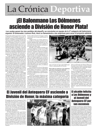 La Crónica DeportivaLA CRÓNICA - Del sábado 27 de mayo al viernes 2 de junio de 2017 - Pág. 35
Temporada perfecta para hacer el sueño
realidad. La humildad, la pasión, el
empuje, la garra, la mentalidad, la con-
fianza y la palabra equipo han llevado
a los chicos de Lorenzo Ruiz a División
Plata. Antequera retorna a la catego-
ría que mínimamente se merece y
escribe la historia desde Galicia tras una
temporada para enmarcar, en la que
sólo han perdido un partido. La fase de
ascenso ha sido un fiel reflejo del año
que lleva viviendo el Balonmano Los
Dólmenes, logrando mantenerse invicto
en los tres partidos del playoff y
subiendo de categoría con autoridad.
El viernes 19, el conjunto anteque-
rano daba el primer paso superando al
anfitrión, el BM Porriño, por 20-30. Los
antequeranos demostraban por qué
habían llegado a una fase de ascenso en
la que demostraron estar a la altura
de los mejores equipos de la categoría
de bronce del balonmano español. Era
un encuentro muy temido por la plan-
tilla, ya que el rival jugaba en su fortín
y ante su afición, pero no influyó en el
juego visitante. Holgada victoria para
dar el primer golpe sobre la mesa.
El sábado 20, el BM Los Dólmenes
volvió a campear. Esta vez, ante el BM
Trapagarán, los de Lorenzo Ruiz tuvie-
ron que trabajarse un poco más la vic-
toria, más sufrida pero más ilusionante
y más celebrada que la anterior. Victo-
ria por 30-28 y los antequeranos que
sólo debían superar un escollo más para
ascender sin necesidad de mirar los
resultados de los demás equipos de
su grupo. Tras el partido, intensa cele-
bración de la plantilla junto al cuerpo
técnico sobre el terreno de juego, siendo
conscientes de lo que podía pasar el
domingo.
Y llegó el día. Los verdes salieron a
la cancha en el último partido por el
ascenso dándolo todo, iniciando su ven-
daval con un 0-3 para dar un golpe de
autoridad desde el primer momento y
no tener que sufrir más.
Santoña, que también luchaba por
subir de categoría, se topó con un BM
Los Dólmenes al que no consiguió
alcanzar, viéndose superado siempre
por la rapidez que proporciona la
juventud del cuadro antequerano. Lo
cierto es que no se puede destacar la
labor de ningún jugador en concreto,
porque lo que ha funcionado en toda la
fase de ascenso, al igual que durante
toda la Liga, ha sido el equipo. Aún así,
cabe destacar que Maireles se ha supe-
rado bajo palos con un porcentaje de
efectividad bastante alto y la defensa
siempre magistral.
Los Dólmenes se fue al descanso
ganando por 10 a 12, pero lo mejor llegó
en los últimos 30 minutos, cuando los
cántabros empezaron a cometer erro-
res que los antequeranos aprovechaban
para hacer gol.
Carreras, acciones defensivas tan
agresivas como limpias y goles tan velo-
ces como tiros de pistola hicieron que
Antequera saboreara el ascenso a falta
de 10 minutos para la conclusión del
encuentro. No se podía escapar. El ban-
quillo ya estaba de celebración con 16
a 21, ventaja que fue aumentando hasta
el 19-27 final. Ocho goles de diferencia,
el mejor equipo de la fase de ascenso,
que ya lo fue en Liga, pero había que
volver a demostrarlo en Porriño.
Ruiz pide un esfuerzo a las empresas
para sacar el proyecto adelante
El entrenador del Balonmano Los Dól-
menes, Lorenzo Ruiz, hacía un llama-
miento a la ciudad una vez consumado
el ascenso desde Pontevedra. “Como
antequerano y como aficionado al
balonmano os pido de corazón que
hagamos todos un pequeño esfuerzo
para sacar el proyecto adelante. Estos
niños se lo merecen, el equipo se lo
merece y Antequera se lo merece”,
manifestaba el técnico ante el temor de
que, como ya ocurrió la temporada
pasada, el club tenga que vender la
plaza en División de Honor Plata por
no poder hacer frente económicamente
a las exigencias de la segunda catego-
ría del balonmano nacional.
“Creo que la gente no sabe lo que
hemos conseguido. Después de la tem-
porada que llevamos, perdiendo un
sólo partido y conseguir el triunfo
que hemos conseguido, creo que es algo
por lo que merece la pena luchar”, seña-
laba Ruiz. “Nuestro dolmen se basa en
tres piedras angulares principales: una
es la afición, otra son las instituciones
y otra las empresas. Tenemos un mes
para preparar la salida a la ‘B’. Hay que
salir en la ‘B’. Tenemos que salir, es de
justicia”, repetía el entrenador anteque-
rano.
¡El Balonmano Los Dólmenes
asciende a División de Honor Plata!
Los verdes ganan los tres partidos del playoff y se convierten en equipo de la 2ª categoría del balonmano
español. El entrenador, Lorenzo Ruiz, hace un llamamiento a las empresas para sacar el proyecto adelante
El equipo Juvenil del Antequera Club
de Fútbol ha logrado el ascenso a
División de Honor, la máxima cate-
goría de juveniles a nivel nacional.
Los chicos de Pedro ‘Murciano’ ven-
cieron este domingo al Torredonji-
mento por 3 a 1 en la última jornada,
en partido disputado en el estadio
Ciudad de Antequera.
El filial blanquiverde, que hasta
ahora competía en Liga Nacional,
logra un histórico ascenso en un
encuentro decisivo ante un equipo
que se jugaba la permanencia en la
categoría. Los goles de Marcos, Rafa
Linde y Alberto certificaron la victo-
ria del Antequera CF, que la próxima
temporada se enfrentará a los filiales
de los equipos más prestigiosos de
España.
El Juvenil del Antequera CF asciende a
División de Honor, la máxima categoría
El alcalde deAntequera, Manolo Barón,
ha manifestado su enhorabuena al Club
Balonmano Los Dólmenes y al equipo
juvenil del Antequera CF por la conse-
cución de sendos ascensos de categoría.
En palabras del alcalde, se trata de “dos
hitos deportivos excepcionales y ejem-
plares, porque son fruto de valores
como el esfuerzo, la humildad, la cons-
tancia o la deportividad”. En este sen-
tido, ha resaltado la importancia de
estos éxitos para la candidatura a Ciu-
dad Europea del Deporte 2018, ya que
están protagonizados, en su gran mayo-
ría, por jóvenes antequeranos.
El alcalde felicita
a Los Dólmenes y
al Juvenil del
Antequera CF por
sus ascensos
 