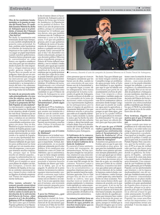 17 ç La Crónica
Del viernes 30 de noviembre al viernes 7 de diciembre de 2018Entrevista
común.
Otra de las cuestiones funda-
mentales es la puesta en mar-
cha del Puerto Seco. El candi-
dato Juanma Moreno ha dicho
en Antequera que si es presi-
dente, el mismo día 3 llamará
al alcalde para desbloquearlo.
¿Tan fácil es?
Sin duda. La tramitación está
terminada desde hace tiempo,
es una cuestión simplemente de
ponerlo como prioridad. Es
más, podrían estar haciéndose
ya trámites de instalación de
empresas en las cuales la Junta
va a jugar un papel importante
cuando nosotros gobernemos.
Nosotros hemos propuesto que
lo convertiremos en zona
franca, eso significa establecer
una zona para que sea atractiva
desde el punto de vista imposi-
tivo y vengan empresas para
poder generar empleo. El
Puerto Seco no puede ser un
polígono, tiene que ser un cen-
tro de transformación para que
las mercancías que vengan
desde los puertos marítimos se
transformen y se transporten a
través del tren o los camiones,
por lo tanto es muy importante
que tenga todas las facilidades.
Se trata de un proyecto enfo-
cado principalmente a la crea-
ción de empleo, uno de los
grandes retos de Andalucía.
¿Cuál es la propuesta del Par-
tido Popular en esta materia?
Lo más necesario y urgente que
hay ahora mismo enAndalucía
es ser atractivo desde el punto
de vista fiscal. Tenemos que ser
conscientes de dónde nos situa-
mos, y estamos en un entorno
en el que claramente unas
comunidades autónomas com-
piten con otras. Hoy en día,
Madrid es la gran tractora eco-
nómica de España gracias a que
un gran porcentaje de las inver-
siones internacionales se están
yendo a la capital de España,
y eso es una oportunidad des-
aprovechada por Andalucía.
Estamos hablando de que nues-
tro peso poblacional no tiene
nada que ver con nuestra atrac-
ción de empresas, y eso es por-
que tenemos muchos impues-
tos, porque aquí se tarda
mucho en obtener papeles...
porque la administración no
funciona. Lo único que hace el
PSOE por el empleo es sacar
unos planes de empleo con fon-
dos europeos, a través del
Gobierno de España, en los cua-
les se contrata a personas jóve-
nes y tienen la poca visión de
no ligarlos al mundo empresa-
rial. Planes de empleo total-
mente ineficaces.
Otra ‘patata caliente’: la
semana pasada anunciaban
desde el Ayuntamiento el ini-
cio de un contencioso adminis-
trativo contra la Junta por la
devolución de la subvención
del Palacio de Ferias. ¿Qué
pasaría si el 3 de diciembre
gobierna el PP en Andalucía?
Tan fácil como que el Partido
Popular gobierna en la Diputa-
ción Provincial, la Diputación
le dio el mismo dinero alAyun-
tamiento de Antequera para el
Palacio de Ferias que la Junta
de Andalucía y la Diputación
no ha pedido el dinero. Por
tanto es un acto de persecución
política, porque no solamente
reclaman los 3,3 millones que
nos dieron, sino que también
reclaman más de 2 millones en
intereses y a eso yo le llamo
usura. Y sé que son palabras
gruesas, pero es que quitarnos
5 millones de euros al Ayunta-
miento de Antequera va a per-
judicar a cualquier servicio que
se preste. Estoy convencido de
que el día 3 de diciembre eso
estaría solucionado, porque es
una decisión política. Ellos nos
abren expediente porque el
Palacio de Ferias debería estar
abierto, y eso es verdad y estaba
firmado, pero igual que cuando
el Ayuntamiento ha dado una
amplitud de licencia a una
empresa que no podía terminar
una obra por culpa de la crisis,
se puede entender que la admi-
nistración local no podía termi-
nar ese Palacio de Ferias porque
faltaban 10 millones de euros.
Simplemente con voluntad
política se hubiera solucionado.
Mi compromiso absoluto como
candidato es que el Palacio de
Ferias de Antequera no será
una losa para los antequeranos.
¿Se estudiaría terminar la
infraestructura? ¿Darle algún
tipo de uso?
Si gobierna el PP enAndalucía,
la Junta de Andalucía tendría
que asumir esa instalación y
darle un uso de carácter auto-
nómico, con un convenio con
Diputación y Ayuntamiento,
por supuesto. Pero tendría que
hacerse una inversión a muchos
años. Faltan 10 millones de
euros para poder abrirlo.
¿Y qué pasaría con el Centro
de Atletismo?
Miraríamos con la lealtad nece-
saria de una administración
autonómica a un ayuntamiento
que es importante.Al final, des-
graciadamente, no se puede
gobernar solamente por el color
político. Si tú construyes una
instalación como el Centro de
Atletismo, que es autonómica,
lo que no tiene ningún sentido
es no terminarla. Y además
cuando el Ayuntamiento se ha
prestado a intentar hacerlo
mediante ese dinero que toda-
vía se debía, que ya se ha
pagado. Si además de la pista
interior, tuvieramos la exterior,
equipos internacionales ven-
drían a entrenar aquí todos
los años, porque las competi-
ciones son en interior y en exte-
rior. Y eso es una apuesta clara
por el turismo, una inversión
relativamente pequeña para
lo que significaría para la ciu-
dad.
Y para los Dólmenes, ¿qué
propuestas tienen?
Sin duda la ciudad de Ante-
quera tiene que ser una parte
esencial de las decisiones que
se toman en el Sitio de los Dól-
menes. Da mucha pena ver
cómo personas que no viven en
Antequera consideran que los
bienes son de ellos, cuando no
son conscientes de que esos
bienes son de la humanidad y,
en segundo lugar, si acaso, de
los antequeranos. Pero nunca
propiedad de la Junta exclu-
yendo a la gente deAntequera.
Cuando excluyen al alcalde o a
los concejales de la toma de
decisiones, están excluyendo
a los representantes legítimos
de los antequeranos, por lo
tanto el órgano de gestión es
claramente deficiente. Creo que
debemos mucho a personas
que están en el conjunto dolmé-
nico, y nada a la Junta. La Junta
lo único que ha hecho ha sido
el mamotreto del año ochenta
y tantos, y ahora han tenido que
echarlo abajo. Esa es la demos-
tración de lo inútil que han sido
estos 40 años del PSOE en
Andalucía para Antequera.
Si hablamos de la comarca,
¿cuáles son las mayores urgen-
cias a las que deberá enfren-
tarse el nuevo Gobierno de la
Junta de Andalucía?
Es esencial el tema sanitario,
el tema del transporte, de
infraestructuras. No hay ayu-
das para arreglar las vías pecua-
rias, estamos en una zona emi-
nentemente agrícula y los ayun-
tamientos no podemos asumir
el coste total del arreglo de los
caminos. Nosotros vamos a
poner en marcha ayudas direc-
tas a los ayuntamientos y a
pequeñas empresas para arre-
glar los caminos hacia las explo-
taciones agrícolas. Eso es vital
porque hoy en día no sola-
mente se cultiva, sino que
muchas veces se vende en la
propia explotación. Lo tenemos
como ejemplo en varias empre-
sas aceiteras de la comarca que
son referentes. Los agricultores
son los grandes olvidados en la
administración autonómica.
La comarca también tiene un
grave problema de abasteci-
miento de agua potable en
muchos municipios que es
necesario solucionar...
Sin duda. Vaya por delante que
no tiene ningún sentido que
Campillos tenga un problema
de agua porque tiene al lado
dos embalses, lo que significa
que aquí lo que ha faltado son
inversiones por parte de su
ayuntamiento a la hora de prio-
rizar. Con respecto a otros
municipios y también anejos de
Antequera, sí es esencial el tras-
vase de los centímetros cúbicos
necesarios desde Iznájar. Luego
dicen que no puede ser usada
ese agua para la agricultura, y
eso es una ley que hay revisar
porque ya que viene agua, ¿por
qué no se va a poder utilizar
para la agricultura en momen-
tos determinados? Yo creo que
hay que hacer un cálculo téc-
nico para que haya para todos.
En el caso de que el PSOE
vuelva a ganar las elecciones,
¿seguirá esa confrontación
entre el Ayuntamiento y la
Junta de Andalucía? ¿O se
intentarán acercar posturas por
el bien de Antequera?
Anosotros nos gustaría no con-
frontar, pero es que lo que está
ocurriendo es muy grave. Sé
que para los ciudadanos puede
muchas veces parecer que esta-
mos siempre peleándonos, pero
yo creo que igual que un minis-
tro jura la Constitución y pro-
mete tomar decisiones por el
bien de su país, un concejal las
toma por el bien de su cuidad.
Entonces, si nosotros nos tene-
mos que pelear para salvaguar-
dar los intereses de la ciudad,
lo haremos contra la Junta, con-
tra el Gobierno, contra Europa
y contra quien sea, como hemos
hecho en otras ocasiones. Nos-
otros nunca hemos dicho que
estamos de acuerdo con lo que
no nos gusta. A mí no me ha
gustado que se haya tardado
tanto en avanzar en el tema del
tren hacia Granada, me parecen
malos cálculos de aquellas per-
sonas que tomaron hace cuatro
años la decisión de poner un
autobús entre Granada yAnte-
quera, aunque es verdad que la
situación imagino que no sería
fácil. Y luego otra serie de cues-
tiones como la estación de tren,
que entró en concurso de acre-
edores... esas cosas pueden
pasar y yo las puedo entender
aunque me enfadan, y por eso
exigimos a la administración
que cumpla. Pero yo no veo un
afán de perjudicar aAntequera
en esas cuestiones, más bien un
infortunio. En cambio, en la
decisión del Palacio de Ferias o
en la de la ambulancia veo cla-
ramente una intencionalidad
política manifiesta que demues-
tra que el PSOE ha entendido
que la Junta no es de los anda-
luces sino de ellos.
Para terminar, dígame un
motivo por el que el Partido
Popular debe ganar las eleccio-
nes.
Porque cuando uno tiene un
problema en la vida mira hacia
los lados y no están todos sus
amigos, solo los que de verdad
están dispuestos a ayudarte.
Pasa igual en la familia y pasa
igual en la política. Cuando un
país lo pasa mal, se acuerda del
Partido Popular. Pese a sus erro-
res, que los ha tenido y gra-
ves, el PP es el que de verdad
sabe qué hay que hacer para
solucionar los problemas allí
donde se gobierna. En Ante-
quera, en España... salvando
dos veces de la crisis más dura
a los españoles, y enAndalucía
sería tremendo. Una comuni-
dad de casi 9 millones de habi-
tantes gobernada por el Partido
Popular, con las oportunidades
que tenemos y con la riqueza
medioambiental, creo de ver-
dad queAndalucía sería una de
las primeras comunidades
autónomas en un plazo medio
de ocho o diez años.Andalucía
también es la gran oportunidad
de España para avanzar en
derechos, porque es la salva-
guarda para que en Cataluña
no se atrevan a hacer lo que
están amenazando. En defini-
tiva, si gobernara el Partido
Popular, las cosas sencillas
serían las importantes y las
cosas importantes serían una
prioridad. Y nos iría mejor, sin
duda.
n Carmona, durante el acto de campaña de Juanma Moreno en el Teatro Torcal de Antequera.
 