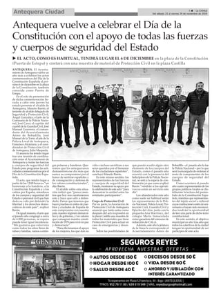 ANTEQUERA. El Ayunta-
miento deAntequera vuelve un
año más a celebrar los actos
conmemorativos del Día de la
Constitución Española el pró-
ximo 6 de diciembre en la plaza
de la Constitución, también
conocida como Puerta de
Estepa.
En el acto de presentación
de dicha conmemoración lle-
vada a cabo este jueves ha
estado presente el alcalde de
Antequera, Manolo Barón; el
teniente de alcalde delegado de
Seguridad y Protección Civil,
Ángel González; el jefe de la
Comisaría de la Policía Nacio-
nal, José Cano; el capitán del
cuartel de la Guardia Civil, José
Manuel Guerrero; el coman-
dante del Acuertalamiento
Aéreo de Bobadilla, José
Manuel de la Torre; el jefe de la
Policía Local de Antequera,
Francisco Alcántara; y el coor-
dinador de Protección Civil
de Antequera, Julio Maqueda.
El anuncio ha tenido lugar
tras una reunión de coordina-
ción entre el Ayuntamiento de
Antequera y todas las fuerzas
y cuerpos de seguridad del
Estado para programar las acti-
vidades conmemorativas por el
Día de la Constitución Espa-
ñola.
El acto, que tendrá lugar a
partir de las 12:00 horas es “un
homenaje a la bandera, a la
Constitución Española y a los
caídos por España, miembros
de los cuerpos y seguridad del
Estado o personal civil que han
dado su vida por defender la
libertad y los derechos demo-
cráticos de este país”, explicó
Barón.
De igual manera, el acto que
el pasado año congregó a cerca
de 4.000 personas, se espera
pueda tener igual incidencia.
“Me gustaría que estuviera
como todos los años lleno de
niños y familias, vamos a entre-
gar pulseras y banderas. Que-
remos que los antequeranos
demuestren ese día más que
nunca su compromiso por el
honor de sentirse españoles y
de consagración y defensa de
los valores constitucionales”,
dijo Barón.
El alcalde sobre esta situa-
ción indicó que “parece men-
tira que hoy nos cuestionemos
esto y haya que salir a defen-
derlo. Parece que tenemos que
hacer pruebas en miles de pue-
blos y ciudades de España de
este compromiso con nuestro
país, nuestro régimen democrá-
tico y de gobierno, y los valores
que consagran nuestra consti-
tución de 1978 para vivir en paz
y democracia”.
“Para ello tenemos el apoyo
de los mejores, los que dan su
vida e incluso sacrifican a sus
seres queridos por el bienestar
de los ciudadanos españoles”,
concluyó Manolo Barón.
En este mismo sentido, los
representantes de las fuerzas
y cuerpos de seguridad del
Estado, mostraron su apoyo por
la celebración de este acto “para
demostrar la unidad entre las
entidades participantes”.
Carpa de Protección Civil
Por su parte, la Asociación de
Protección Civil de Antequera
anunció que tanto antes como
después del acto expondrá en
la plaza Castilla una muestra de
todos los materiales que tiene
Protección Civil para actuar en
caso de emergencias y desas-
tres.
Sobre las posibilidades de
que pueda acudir algún otro
elemento de los cuerpos del
Estado, como el pasado año
ocurrió con la presencia del
helicóptero de la Policía Nacio-
nal, se está a la espera de con-
firmación ya que como explicó
Barón “vendrán si los operati-
vos no están en servicio este
día”.
Los abanderados este año
como suele ser habitual serán
los representantes de la Poli-
cía Nacional, Policía Local, Pro-
tección Civil, Guardia Civil y
Ejército del Aire, junto con la
pequeña Ana Martínez, del
colegio María Inmaculada
como ganadora del concurso de
redacción de CALA.
Además, este año la jefatura
de la línea le corresponde al
Acuertalamiento Aéreo de
Bobadilla – el pasado año lo fue
la Policía Nacional – por lo que
será la encargada de ordenar al
resto de componentes de los
cuerpos de seguridad del
Estado.
Como ocurriera el pasado
año cuatro representantes de los
grupos políticos locales se dis-
tribuirán la lectura del preám-
bulo de la Constitución Espa-
ñola, mientras que representan-
tes del tejido social o cultural
cuyas instituciones estén de ani-
versario o hayan sido reconoci-
das tendrán la oportunidad
de leer una parte de dicho texto
constitucional.
En este sentido, el objetivo
municipal es año tras año que
todos los colectivos de la ciudad
tengan la oportunidad de ser
partícipes de este acto.
Antequera vuelve a celebrar el Día de la
Constitución con el apoyo de todas las fuerzas
y cuerpos de seguridad del Estado
5 ç La Crónica
Del sábado 23 al viernes 29 de noviembre de 2019Antequera Ciudad
u EL ACTO, COMO ES HABITUAL, TENDRÁ LUGAR EL 6 DE DICIEMBRE en la plaza de la Constitución
(Puerta de Estepa) y contará con una muestra de material de Protección Civil en la plaza Castilla
 