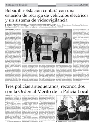 ANTEQUERA. Tres policías
antequeranos recibieron el
pasado viernes, 5 de marzo, la
Orden al Mérito de la Policía
Local de Andalucía, según
publicó el BOJA.
Se trata de Laura Martín,
Miguel Ángel Montenegro y
Daniel Medina, que ingresaron
en dicha Orden con la catego-
ría de Cruz con distintivo verde
“por intervenir en servicios en
los que se ha mantenido una
conducta que evidencia un
sobresaliente y excepcional
valor personal, abnegación y
eficacia, con o sin riesgo de la
propia vida”, según se deta-
llaba en el documento oficial
andaluz.
En concreto, la hazaña de
estos tres policías tuvo lugar en
octubre de 2019, cuando resca-
taron a un bebé de once días de
atragantarse en plena calle en
la localidad.
Los hechos ocurrieron en la
calle San Agustín, mientras
patrullaban. Allí se encontra-
ron a una pareja llorando y ner-
viosa, con un bebé en brazos
que no respiraba.
Tras comprobar la cavidad
bucal del menor, vieron que
tenía un objeto extraño en la
garganta, así que con los dedos
se lo lograron sacar y el bebé
volvió a respirar.
Acto seguido, se traslada-
ron a una clínica privada para
atender al recién nacido mien-
tras esperaban a la ambulancia,
que fue trasladado al hospital,
donde permaneció durante
aquella noche en observación,
pero fue dado de alta la
siguiente mañana.
No solamente obtuvieron el
agradecimiento de los padres
del pequeño, sino que la misma
Junta deAndalucía decidió pre-
miar tal heroicidad.
El alcalde de Antequera,
Manolo Barón, se hizo eco de la
noticia en su perfil de twitter,
donde publicaba su enhora-
buena. “Mi felicitación a
Miguel, Laura y Dani, tres Poli-
cías Locales de Antequera que
han sido reconocidos con la
Orden al Mérito Policial de
Andalucía. ¡Grandes!”, rezaba
su tuit.
Tres policías antequeranos, reconocidos
con la Orden al Mérito de la Policía Local
7 ç La Crónica
Del sábado 6 al viernes 12 de marzo de 2021
Antequera Ciudad
Bobadilla-Estación contará con una
estación de recarga de vehículos eléctricos
y un sistema de videovigilancia
ANTEQUERA. El pasado vier-
nes, 5 de marzo, la vicepresi-
denta segunda y responsable
del Área de Gestión Económica
yAdministrativa, Margarita del
Cid, el diputado provincial de
Nuevas Tecnologías, Juan Álva-
rez, el alcalde de Cuevas de San
Marcos, José María Molina y la
presidenta de la ELA de Boba-
dilla-Estación, Diana Ramos,
presentaron dos actuaciones
que se llevarán a cabo en 2021
en la Entidad LocalAutónoma.
La primera de ellas será la
instalación del sistema de víde-
ovigilancia en el Sistema de ges-
tión inteligente de cámaras de
seguridad. Su puesta en mar-
cha permitirá mejorar la segu-
ridad de las propias vías en las
que se adopte esta tecnología,
la capacidad para ordenar el
tráfico de vehículos en función
de las necesidades y situacio-
nes que se produzcan o la segu-
ridad de la ciudadanía, pues
contribuirán a la disuasión de
delitos y a facilitar su esclareci-
miento, según fuentes de la
Diputación.
La red de cámaras inteligen-
tes que desplegará progresiva-
mente esta actuación permitirá,
entre otras opciones, detectar la
circulación en áreas restringi-
das u horarios no permitidos;
circulación en sentido contra-
rio; realizar búsqueda por apa-
riencia de un vehículo o una
persona atendiendo a su des-
cripción; comportamientos
inusuales; ocupación de zonas
destinadas restringidas; de eva-
cuación o emergencias; detec-
ción de estacionamientos en
doble fila en áreas restringi-
das o reguladas; atascos y aná-
lisis de vehículos por tipolo-
gía (camión, autobús, coche,
bicicleta, motocicleta), según
hicieron saber desde el ente
provincial. Además, la ELA
de Bobadilla-Estación también
será uno de los puntos donde
se instalará un punto de recarga
de vehículos eléctricos. "Estos
proyectos hacen especial hinca-
pié en la modernización tecno-
lógica, persiguiendo el impulso
y desarrollo económico de la
provincia y una mejora de la
calidad de vida de las personas.
Con el objetivo de evolucionar
y conseguir una Administra-
ción Local Inteligente, centrada
en la ciudadanía, abierta y res-
ponsable, digitalizada y orien-
tada a procesos y servicios que
optimiza los recursos y redes
de servicio público", destacó
Del Cid durante su interven-
ción. Asimismo, los sistemas
inteligentes de este punto de
recarga de vehículos permiti-
rán consultar la ubicación del
punto de recarga y su dispo-
nibilidad, reservar e identificar
al usuario, facilitarán informa-
ción sobre precios, ofertas con
discriminación horaria y el
fomento de recarga en horas
valle, tipología de conector y de
recargas (rápidas y semirápi-
das), pago integrado y control
remoto de uso del punto de
recarga, entre otras prestacio-
nes.
Por otro lado, también se
ejecutará una plataforma inte-
ligente que ayude a recopilar
datos y su gestión a través de
procesos de big data de un sis-
tema de vídeovigilancia. En
concreto, según explicó Del
Cid, se trata de un proyecto con
un importe total de 798.262
euros, de los cuales el 70 por
ciento del importe correrá a
cargo de los fondos europeos y
el 30 por ciento restante
(239.478,46 euros) lo aportará la
institución provincial. Estas
actuaciones forman parte del
proyecto Plataforma Smart, y
además, estará presente en
otras localidades de la
Comarca, como Cuevas de San
Marcos y Fuente de Piedra
entre otras, así como en otros
municipios de la provincia, lle-
gando a un total de 87 localida-
des con menos de 20.000 habi-
tantes.
Juan Álvarez, por su parte,
aprovechó para recordar que
estas iniciativas son el fruto de
todo un año de trabajo “y que
permite a estos municipios no
tener que desarrollar su propio
plan estratégico”.
u ESTOS PROYECTOS SERÁN TRAMITADOS POR DIPUTACIÓN dentro del programa Ciudades y Territorios
Inteligentes (CITI), promovidos por la Junta y cofinanciados con fondos FEDER
n Imagen: @manolo_baron (Twitter)
 