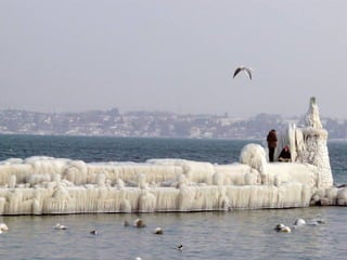 Lago Le man Congela (Suiça)