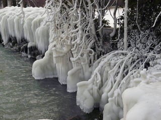 Lago Le man Congela (Suiça)