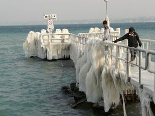 Lago Le man Congela (Suiça)
