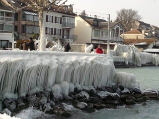 Lago Le man Congela (Suiça)