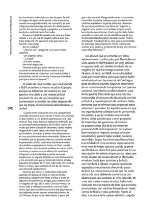 [112]
[Historia
de
la
Infancia
en
el
Chile
Republicano]
de chucherías y adornado con alas de gasa. Es sólo
la imagen de algún santo, pensé, e iba a retirarme,
cuando una segunda mirada me convenció de que
la figura presentaba algo extraño. El cabello parecía
natural; los ojos eran vagos y apagados, y las uñas de
los dedos, perfectamente formadas.
Al parecer había demasiado arte para que fuera
natural, y a la vez era demasiado natural para que
fuese todo arte. Me aproximé más para hacer un
examen más prolijo.
¡Era un cadáver!
–¿Qué es eso? –pregunté a uno que estaba
presente.
–Un angelito, señor.
–‘¿Un qué?’
–Un niño muerto.
Me retiré disgustado.
Después supe que estos velorios son muy
comunes en todos los distritos rurales, y que
frecuentemente se continúan, con música, bailes y
borracheras, noche tras noche, hasta que el cadáver
principia a descomponerse”.24
El relato de Paul Treutler, que corresponde
a 1859, se refiere al mismo ritual en Copiapó,
aunque se diferencia del anterior en que
aparece vinculado a una redada policial
por parte de una de las compañías que
comenzaron a patrullar las calles después de
que las tropas revolucionarias abandonaron la
ciudad:
“Cuando entré una noche con una compañía en
una calle transversal, cerca de las 11 horas, escuchamos
un gran bullicio y una gritería espantosa en una casa
cercana. Para evitar excesos, habíamos ordenado que
las cantinas fueran cerradas a las 10 de la noche, de
modo que entré al local del desorden. Estaba repleto
de gente de la peor ralea y de malas fisonomías,
que bailaban, cantaban y bebían abundantemente,
en una atmósfera realmente detestable. Ordené de
inmediato que se guardara silencio y arresté a todos
los presentes, ante lo cual varios hombres armados
de cuchillos se precipitaron contra mí. Pero cuando
vieron entrar a mi compañía revólver en mano, todos,
hombres y mujeres, emprendieron de inmediato
la fuga por una puerta falsa y por las ventanas.
Inspeccioné en seguida el local con más detenimiento
y me encontré con que, al fondo del mismo, estaba
expuesto el cadáver de un niño, adornado con muchas
flores y cintas y que apestaba el aire de tal manera
que retrocedí rápidamente.
Conocía, por cierto, la costumbre chilena de
acuerdo con la cual, al morir un niño, la familia
adornaba su cadáver con flores y cintas e invita en
seguida a los parientes y amigos, para celebrar que
un angelito se haya ido al cielo. Con este motivo se
canta, baila y bebe profusamente, como se había
hecho aquí; pero también conocía la ley según la cual
los cadáveres tienen que ser enterrados dentro de
las 24 horas, lo que no se había hecho, a pesar del
gran calor reinante. Desgraciadamente, esta curiosa
costumbre conducía a abusos, pues los dueños de
cantinas alquilaban a la gente pobre los cadáveres
de sus niños para hacer una fiesta de “angelito” y
pagaban a los padres una cantidad proporcional a
las entradas que obtenían. Era lo que también había
ocurrido en este caso, con la sola diferencia de que
los desnaturalizados padres llevaban cuatro noches
arrendando el cadáver de su niño, que se encontraba
en avanzada descomposición. Por lo cual mandé
arrestar a los padres y al dueño del local y los mantuve
varios días detenidos”.25
Los abusos que se cometían en estos
velorios fueron confirmados por Daniel Barros
Grez, quien en 1859 publicó un largo artículo
en que recordó con detalle el velorio de un
angelito del que fue testigo cuando tenía
14 años, es decir, en 1848, en una localidad
rural que no identifica, pero que parece haber
estado situada en la provincia de Colchagua,
pues de allí era oriundo. Según el testimonio
de un matrimonio de campesinos con quienes
conversó, los velorios se efectuaban en casa
de los padres. Pero dado que esta práctica
involucraba el consumo de abundante comida
y alcohol y la participación de cantores, había
personas que se ofrecían para organizar estos
velorios en sus casas. En aquellos casos en que
los organizadores cobraban por lo consumido,
los padres, a veces, recibían una suma de
dinero. Solía suceder que, con el propósito
de maximizar las ganancias, el entierro
se posponía más allá de lo conveniente,
provocando la descomposición del cadáver.
Este verdadero negocio, aunque criticado
socialmente, parece haber estado bastante
extendido. Según fue informado Barros Grez,
la actividad era muy lucrativa, especialmente
en el mes de mayo, que era cuando la gente
sacrificaba sus chanchos para venderlos. En su
descripción del velorio al que asistió, relata que
en las afueras de la casa donde se efectuaba
el velorio había gran actividad y bullicio,
con hombres a caballo, mujeres vendiendo
sopaipillas y muchachos ofreciendo vasos
de licor. La concurrencia era tal, que no pudo
entrar a la casa, debiendo contentarse con
observar por una ventana. El niño fallecido, de
unos seis o siete meses de edad, había sido
colocado en una especie de altar, que consistía
en una mesa, con cortinas formando un dosel,
ramos de flores y velas ardiendo. Frente al
altar, a la altura de la cabeza del niño, colgaba
 