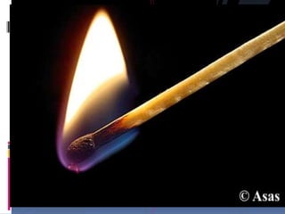 Líquido. No tiene forma propia, pero mantiene su volumen.