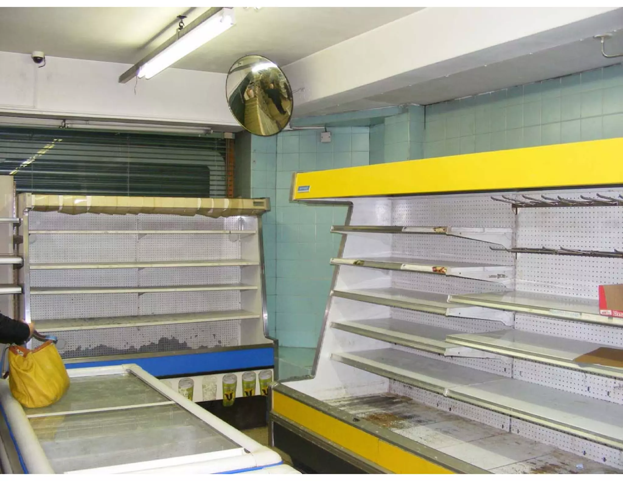 Images of empty supermarket - 5 11 09