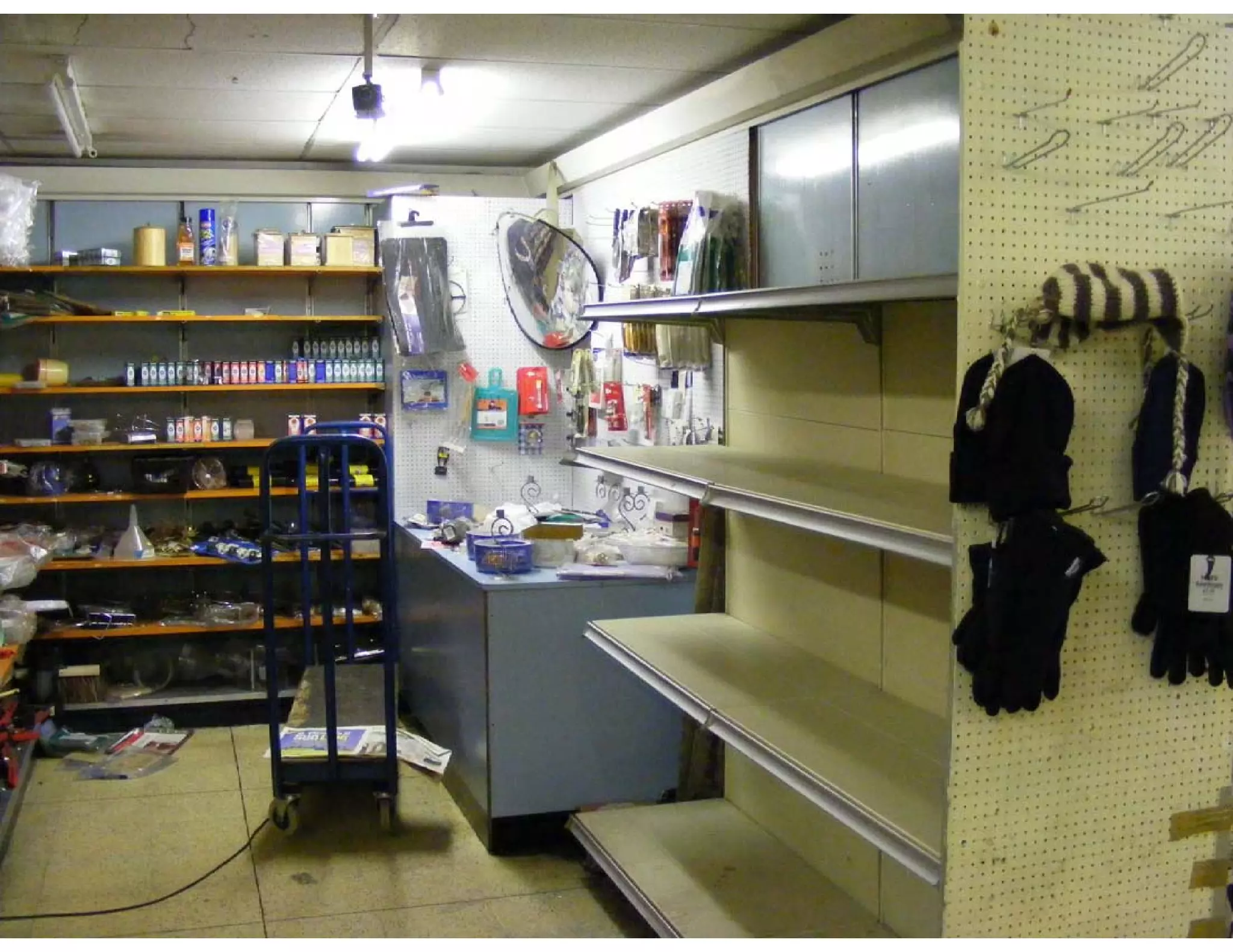 Images of empty supermarket - 5 11 09