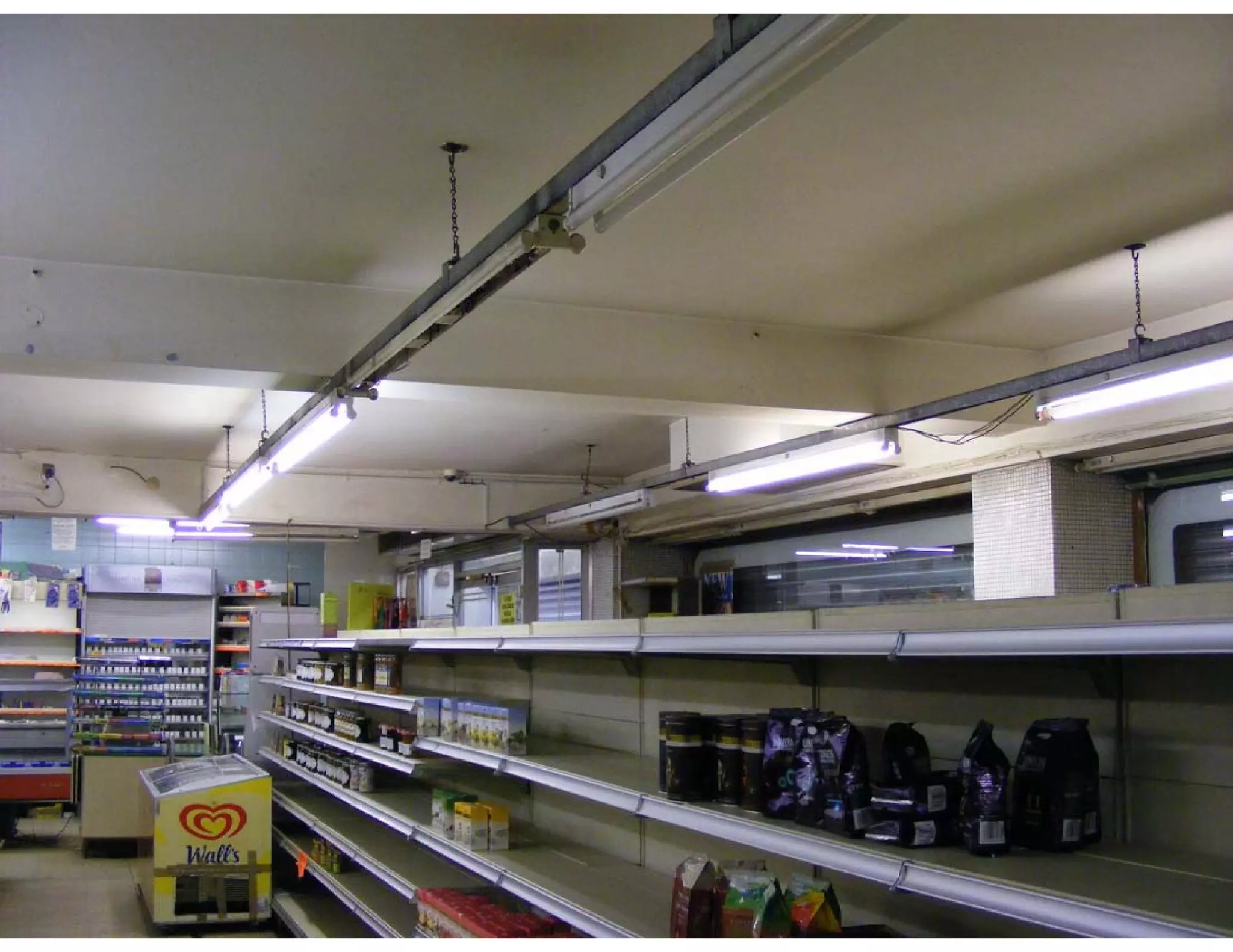 Images of empty supermarket - 5 11 09