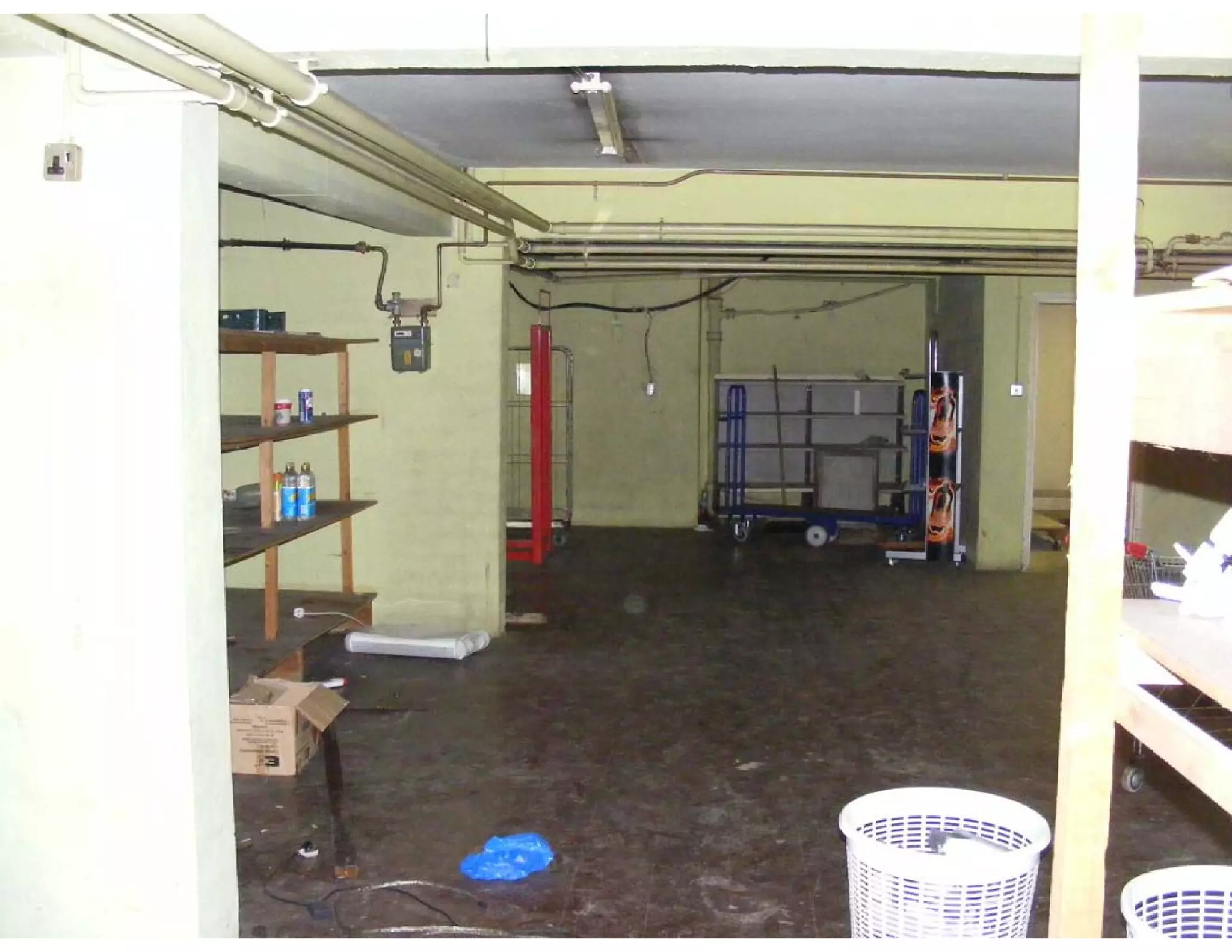 Images of empty supermarket - 5 11 09