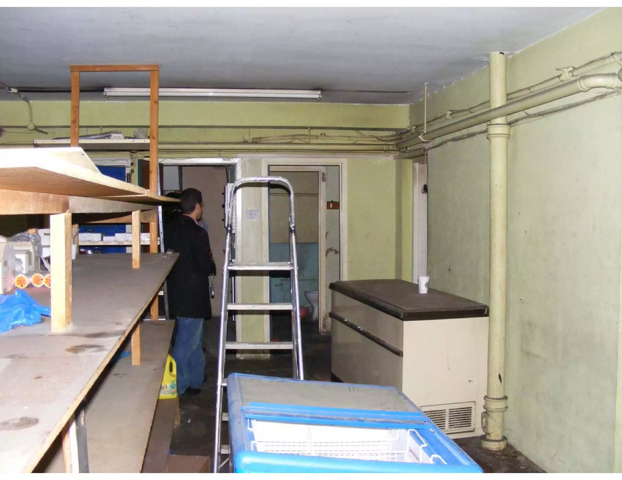 Images of empty supermarket - 5 11 09