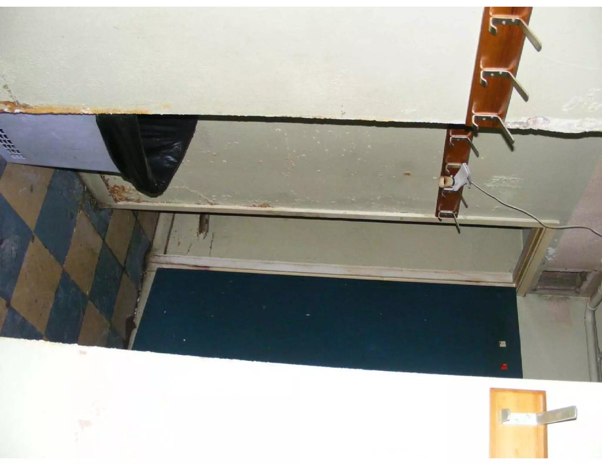 Images of empty supermarket - 5 11 09