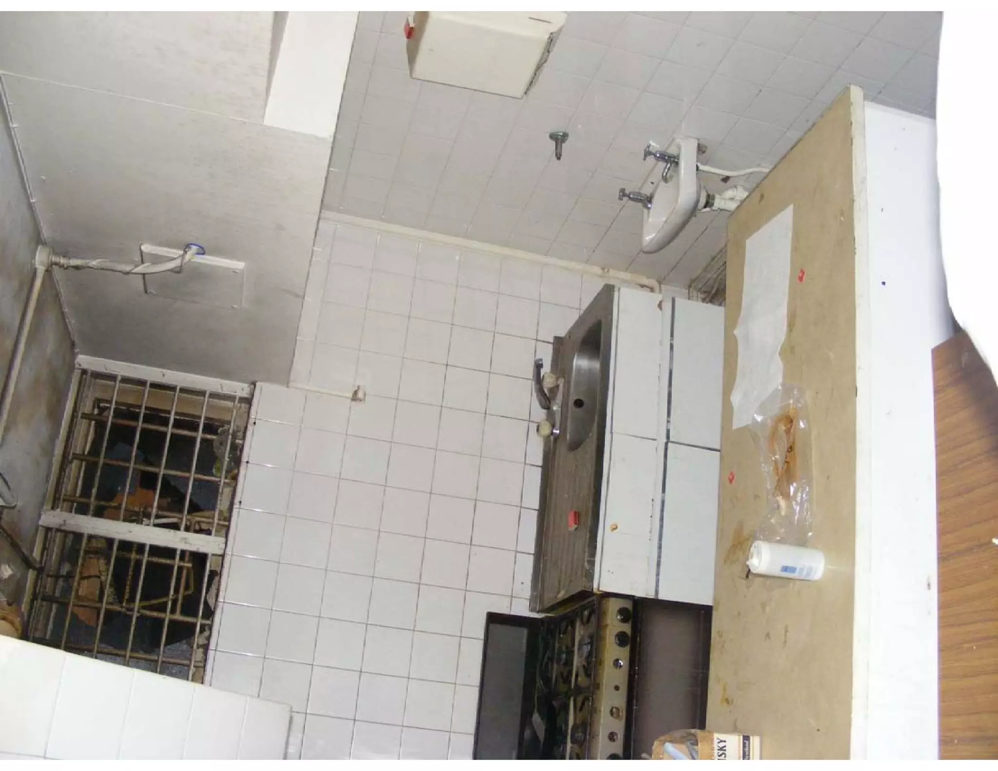 Images of empty supermarket - 5 11 09