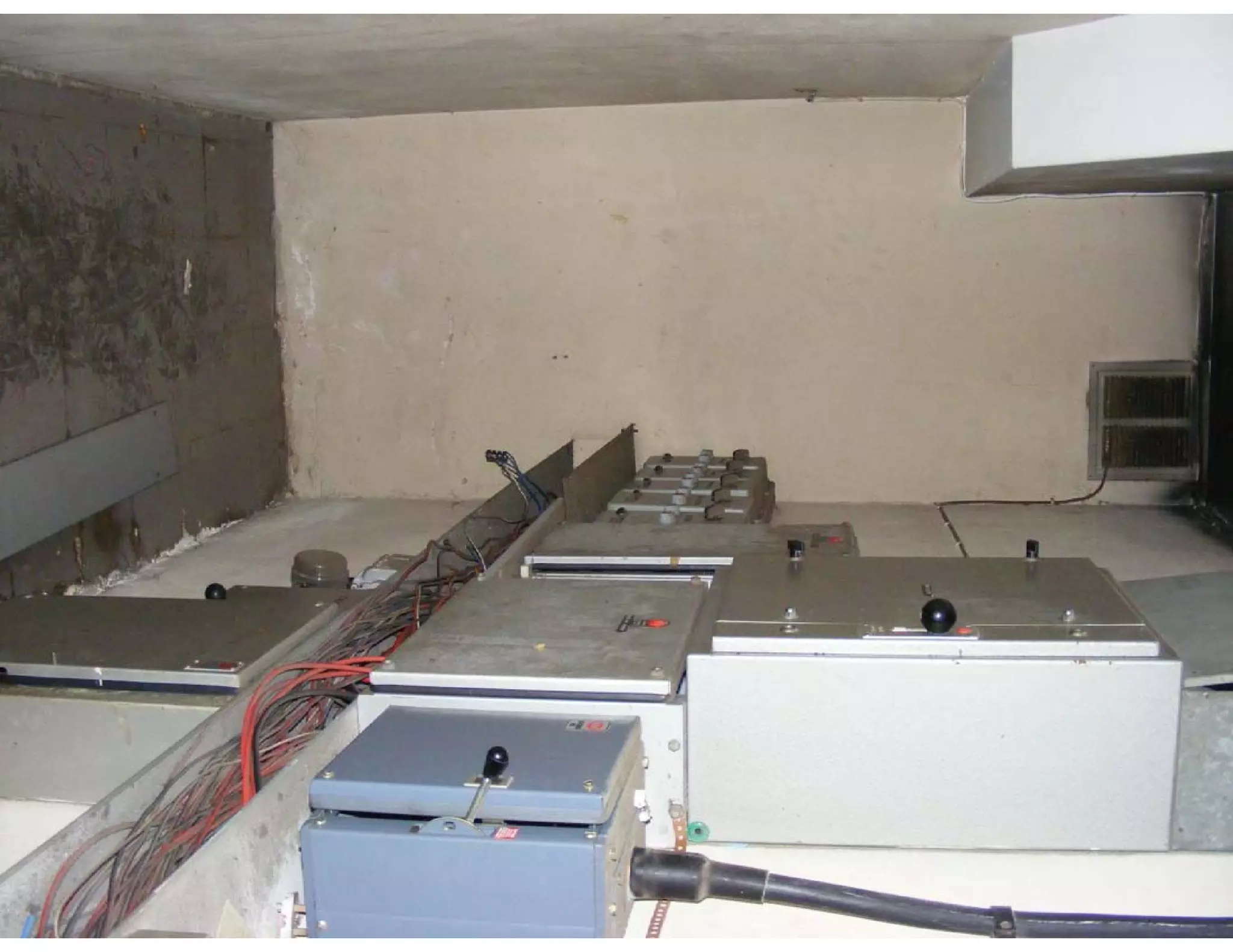 Images of empty supermarket - 5 11 09