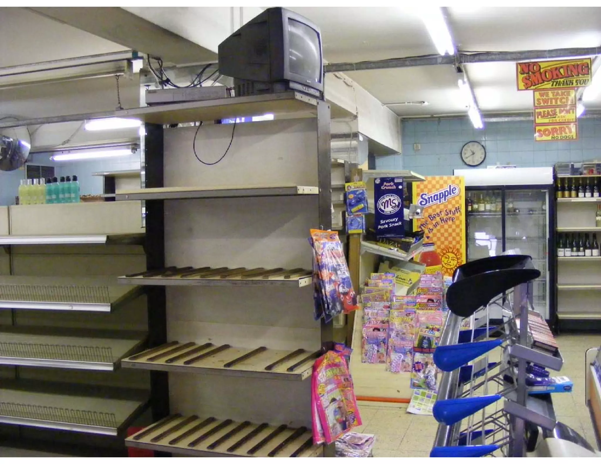 Images of empty supermarket - 5 11 09