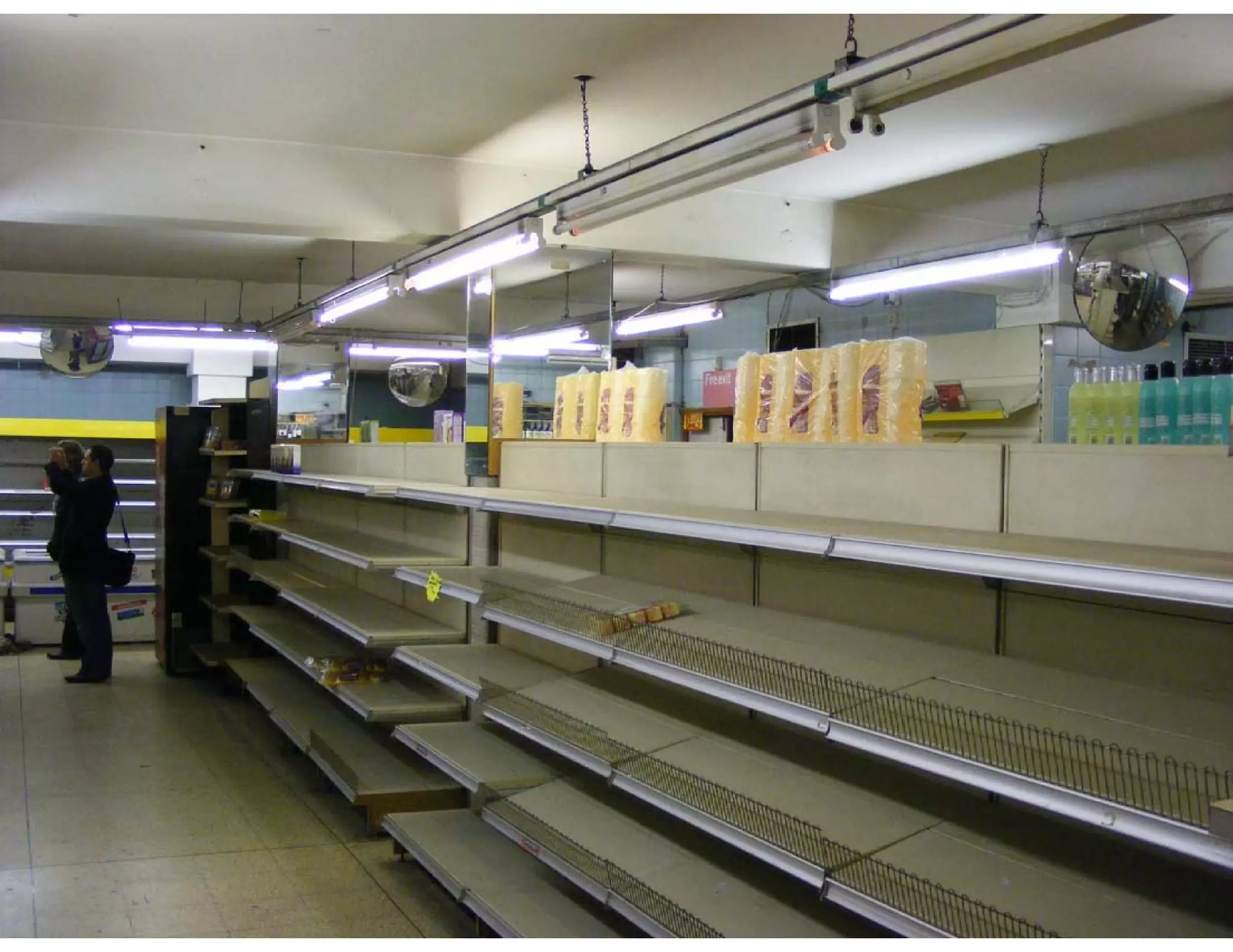 Images of empty supermarket - 5 11 09
