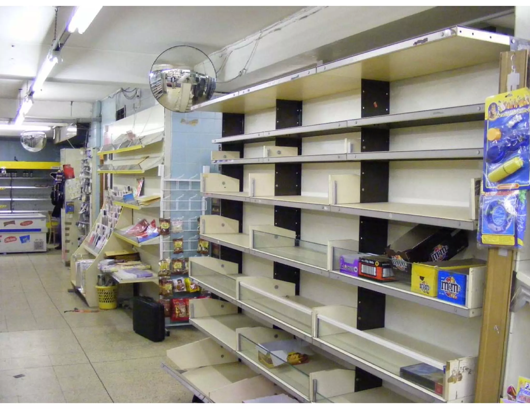 Images of empty supermarket - 5 11 09