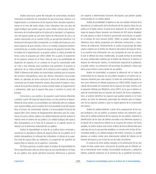 143
Capítulo V Propuesta metodológica para el análisis de la funcionalidad...
Análisis estructural: aparte del indicador de conectividad, resultaría
interesante la obtención de indicadores de tipo estructural, relativos a la
fragmentación y el aislamiento de los espacios libres ubicados específica-
mente en el seno del tejido urbano. Estos indicadores dan una idea del
papel ecológico que pueden jugar las zonas verdes urbanas para el man-
tenimiento de la biodiversidad en el núcleo de la metrópoli. La fragmenta-
ción del espacio puede ser útil como fuente de información de cara a un
análisis relacionado con la cuestión SLOSS, ya que permite identificar si la
distribución del espacio libre corresponde a un modelo dominado por unos
pocos espacios de gran tamaño, o bien a un modelo compuesto predomi-
nantemente por un amplio conjunto de espacios de pequeño tamaño. Para
el análisis de la fragmentación, se propone utilizar un índice promedio de
forma, como el propuesto por URGE (2004). Por su parte, el aislamiento
de los espacios urbanos es un factor clave de cara a las posibilidades de
dispersión de especies, en un contexto en el que la conectividad suele
ser nula o muy reducida; para cuantificar este parámetro se propone la
aplicación de un índice promedio de la distancia entre espacios (URGE,
2004).A diferencia del análisis de conectividad, realizado para el conjunto
del territorio metropolitano, estos dos últimos indicadores estructurales
deben ser aplicados de forma restrictiva al sector del ámbito de estudio
constituido por el tejido netamente urbano, descartando el espacio rural y
natural de la periferia (donde no tendría sentido hablar de fragmentación
y aislamiento, dado que el espacio libre pasa a constituir la matriz del
paisaje).
Estructura y uso público. Se proponen cuatro factores diferentes
a analizar a partir del mapa de espacios libres. Los dos primeros, la disponi-
bilidad de zonas verdes y su accesibilidad, son habituales, pero en cualquier
caso imprescindibles, para el análisis de la funcionalidad social del espacio
libre; el tercero, de conectividad, atiende a la funcionalidad territorial del
espacio libre como sistema de desplazamiento alternativo para los ciuda-
danos; el cuarto y último, relativo a la calidad ambiental, permite analizar la
relación entre el sistema de uso público y la calidad ecológica del espacio
libre metropolitano, en la línea de lo expuesto en el capítulo tercero en
relación con la dimensión ambiental del uso público.
Análisis de disponibilidad: se trata de un análisis básico orientado a
caracterizar la abundancia relativa de espacios libres de uso público en el
ámbito metropolitano. Se utilizarán dos indicadores: el cálculo de la super-
ficie total de espacio libre por habitante, y la proporción de superficie de
espacio libre en relación con la superficie construida.
De forma opcional, se podría repetir el análisis de disponibilidad de
forma específica para cada uno de los tipos de uso considerados en el mapa
de uso público. Esta opción permitiría reconocer deficiencias y carencias
con respecto a determinadas funciones del espacio, que podrían quedar
enmascaradas en un análisis global.
Análisis de accesibilidad: el objetivo es dar una medida indirecta de la
abundancia y la adecuación de la distribución de los espacios libres de uso
público en el tejido urbano. Se parte de la realización de un buffer sobre el
mapa de espacios libres, tomando una distancia de 500 metros alrededor
de cada espacio, es decir, la distancia aproximada recorrida por un peatón
en un tiempo de cinco minutos (URGE, 2004); se pueden adoptar como
referencia otros valores propuestos por diferentes instituciones o instru-
mentos de ordenación. Posteriormente se analiza el porcentaje del tejido
urbano cubierto por el ámbito de influencia del sistema de espacios libres.
Si se combina esta información con una cartografía de usos de suelo en
la que se definan las áreas residenciales, se puede estimar el porcentaje
de zonas residenciales cubiertas por el ámbito de influencia. Si además se
dispone de información relativa a la distribución espacial de la población,
se puede realizar una estimación del porcentaje de población urbana que
tiene acceso directo a zonas verdes de uso público.
Análisis de conectividad: se propone la obtención de un índice de
conectividad de los espacios de uso público basado en el número de co-
nexiones existente para cada espacio. El índice de conectividad puede to-
mar como referencia el método propuesto por URGE (2004), basado en el
cálculo del promedio de conexiones de los espacios de mayor tamaño, o en
la expresión definida por Whitford y otros (2001), en la que se obtiene un
valor de conectividad para el conjunto del sistema. De forma complemen-
taria, se podrían identificar los espacios que quedan aislados en la trama
urbana, así como los elementos potenciales de conexión para la integra-
ción de los espacios aislados o para la mejora general de la conectividad
del sistema.
Análisis de calidad ambiental: a partir de la superposición de los ma-
pas ecológicos y de uso público, se propone realizar una valoración cuali-
tativa de la calidad ambiental de los espacios de uso público, mediante la
identificación de los tipos de hábitat asociados a los diferentes espacios y
el cálculo de su importancia relativa en el conjunto del sistema. De forma
paralela, se podría realizar este mismo análisis de forma diferenciada para
cada tipo de uso, lo que permite establecer un vínculo entre el tipo de fun-
cionalidad pública y la calidad ecológica del ámbito. Asimismo, es posible
plantear un análisis similar pero relacionando calidad de hábitat con el
tamaño del espacio y con el tipo de uso de suelo circundante.
El conjunto de estos análisis, basados en la combinación de los dos
mapas de base, puede servir como punto de partida para la reflexión so-
bre la interrelación entre tamaño, funcionalidad, localización y calidad de
hábitat, pudiendo analizarse así la existencia de un gradiente funcional y
 