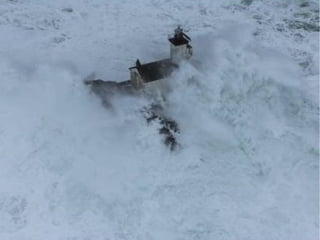 France...Finistère...le phare de Tevennec avant et après Photo mer en furie Philip Plisson
 