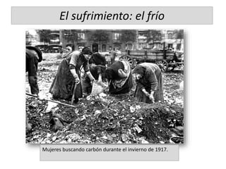 El sufrimiento: el frío
Mujeres buscando carbón durante el invierno de 1917.
 
