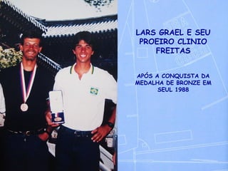 LARS GRAEL E SEU PROEIRO CLINIO FREITAS APÓS A CONQUISTA DA MEDALHA DE BRONZE EM SEUL 1988 