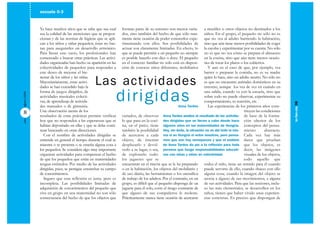 escuela 0-3

Ya hace muchos años que se sabe que sea cual
sea la calidad de las atenciones que se proporcionan y de las normas de higiene que se aplican a los niños y niñas pequeños, éstas no bastan para asegurarles un desarrollo armónico.
Para llenar este vacío, los profesionales han
comenzado a buscar otras prácticas. Las actividades organizadas han hecho su aparición en las
colectividades de pequeños para responder a
este deseo de mejorar el bienestar de los niños y las niñas.
Mayoritariamente, estas actividades se han extendido bajo la
forma de juegos dirigidos, de
actividades musicales colectivas, de aprendizaje de actividades manuales o de gimnasia.
Una observación atenta de los
resultados de estas prácticas permite verificar
hoy que no responden a las esperanzas que se
habían depositado en ellas y que se debe continuar buscando en otras direcciones.
Con el nombre de actividades dirigidas se
entiende en general el tiempo durante el cual se
muestra o se presenta o se enseña alguna cosa a
los pequeños. Se considera algo muy importante
organizar actividades para compensar el hecho
de que los pequeños que están en maternidades
tengan estímulos. Por medio de las actividades
dirigidas, pues, se persigue ensanchar su campo
de conocimientos.
Seguro que esta reflexión es justa, pero es
incompleta. Las posibilidades limitadas de
adquisición de conocimientos del pequeño que
vive en grupo en una maternidad no son sólo
consecuencia del hecho de que los objetos que

a muebles u otros objetos no destinados a los
niños. En el grupo, el pequeño no sólo no es
que no vea al adulto barriendo la habitación,
sino que aún tiene menos posibilidades de coger
la escoba y experimentar por su cuenta. No sólo
no es que no vea cómo se prepara el almuerzo
en la cocina, sino que aún tiene menos ocasiones de tocar los platos o los cubiertos.
Y aun en el caso de que, por ejemplo, vea
barrer o preparar la comida, no es su madre
quien lo hace, sino un adulto neutro. No sólo no
es que no encuentre animales domésticos en su
entorno, aunque los vea de vez en cuando en
una salida, cuando va con la escuela, sino que
sobre todo no puede observar, experimentar su
comportamiento, su reacción, etc.
Las experiencias de los primeros años consAnna Tardos
tituyen las condiciones
variados, de observar Anna Tardos analiza el resultado de las activida- de base de la formalo que pasa en la coci- des dirigidas que se llevan a cabo desde hace ción ulterior de los
na, en el patio; tiene algunos años en las maternidades de Hungría. conceptos del pensaabstracto.
también la posibilidad Hoy, sin duda, la situación no es del todo la mis- miento
de acercarse a cada ma ni en Hungría ni entre nosotros, pero pensa- Cada vez hay más
objeto, de intentar mos que aún hay semejanzas y que el análisis datos que prueban
desplazarlo y devol- de Anna Tardos da pie a la reflexión para toda que los objetos, es
verlo a su lugar, o sea, persona que tenga responsabilidades educati- decir, las imágenes
visuales de los objetos,
de explorarlo todo: vas con niñas y niños en colectividad.
todo aquello que
los juguetes que se
encuentran en el rincón que se le ha preparado rodea el niño, tiene un sentido para él cuando
o en la habitación, los objetos del mobiliario y puede servirse de ello, cuando «hace» con ello
de uso diario, las herramientas o los utensilios alguna cosa; cuando la imagen del objeto se
de trabajo de los adultos. Por el contrario, en un asocia a alguno de sus movimientos, a alguna
grupo, es difícil que el pequeño disponga de un de sus actividades. Para que las nociones, inclujuguete para él solo, corre el riesgo constante de so las más elementales, se desarrollen en los
que alguno de sus compañeros le moleste. niños, tienen que haber vivido unas experienPrácticamente nunca tiene ocasión de acercarse cias concretas. Es preciso que dispongan de
forman parte de su entorno son menos variados, sino también del hecho de que sólo raramente tiene ocasión de poder conocerlos experimentando con ellos. Sus posibilidades de
actuar son claramente limitadas. En efecto, lo
que se puede permitir a un pequeño no siempre
es posible hacerlo con diez o doce. El pequeño
en el contexto familiar no sólo está en disposición de conocer sitios diferentes, mobiliarios

julio

8

dirigidas

in-fan-cia 98

agosto 2006

L as a c ti v i d a d e s

 