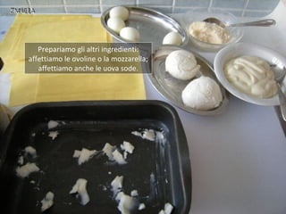 Prepariamo gli altri ingredienti:
affettiamo le ovoline o la mozzarella;
   affettiamo anche le uova sode.
 