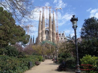 En 1883 Gaudí toma la dirección de la obra
y consagra toda su vida a la realización de
este monumento que va a dejar inaca...