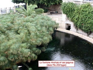 La cathédrale a été construite à
l’emplacement du temple grec
d’Athéna… dont on a conservé
certaines colonnes.
La façade reconstruite au XVIIIe
est baroque
 