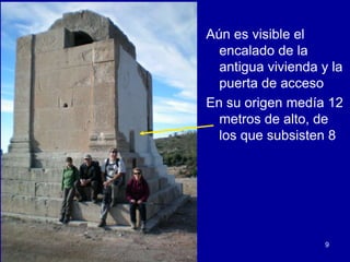 Aún es visible el
  encalado de la
  antigua vivienda y la
  puerta de acceso
En su origen medía 12
  metros de alto, de
  los que subsisten 8




                   9
 