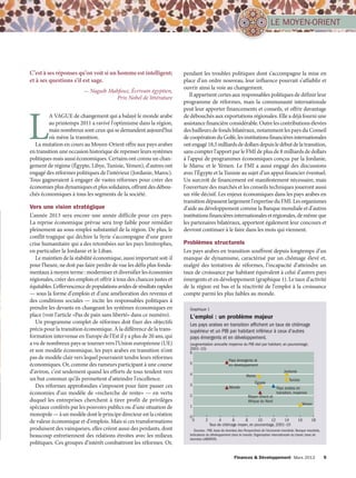 LE MOYEN-ORIENT

C’est à ses réponses qu’on voit si un homme est intelligent;
et à ses questions s’il est sage.
— Naguib Mahfouz, Écrivain égyptien,
Prix Nobel de littérature

L

A VAGUE de changement qui a balayé le monde arabe
au printemps 2011 a ravivé l’optimisme dans la région,
mais nombreux sont ceux qui se demandent aujourd’hui
où mène la transition.
La mutation en cours au Moyen-Orient offre aux pays arabes
en transition une occasion historique de repenser leurs systèmes
politiques mais aussi économiques. Certains ont connu un changement de régime (Égypte, Libye, Tunisie, Yémen), d’autres ont
engagé des réformes politiques de l’intérieur (Jordanie, Maroc).
Tous gagneraient à engager de vastes réformes pour créer des
économies plus dynamiques et plus solidaires, offrant des débouchés économiques à tous les segments de la société.

Vers une vision stratégique
L’année 2013 sera encore une année difficile pour ces pays.
La reprise économique prévue sera trop faible pour remédier
pleinement au sous-emploi substantiel de la région. De plus, le
conflit tragique qui déchire la Syrie s’accompagne d’une grave
crise humanitaire qui a des retombées sur les pays limitrophes,
en particulier la Jordanie et le Liban.
Le maintien de la stabilité économique, aussi important soit-il
pour l’heure, ne doit pas faire perdre de vue les défis plus fondamentaux à moyen terme : moderniser et diversifier les économies
régionales, créer des emplois et offrir à tous des chances justes et
équitables. L’effervescence de populations avides de résultats rapides
— sous la forme d’emplois et d’une amélioration des revenus et
des conditions sociales — incite les responsables politiques à
prendre les devants en changeant les systèmes économiques en
place (voir l’article «Pas de pain sans liberté» dans ce numéro).
Un programme complet de réformes doit fixer des objectifs
précis pour la transition économique. À la différence de la transformation intervenue en Europe de l’Est il y a plus de 20 ans, qui
a vu de nombreux pays se tourner vers l’Union européenne (UE)
et son modèle économique, les pays arabes en transition n’ont
pas de modèle clair vers lequel pourraient tendre leurs réformes
économiques. Or, comme des rameurs participant à une course
d’aviron, c’est seulement quand les efforts de tous tendent vers
un but commun qu’ils permettent d’atteindre l’excellence.
Des réformes approfondies s’imposent pour faire passer ces
économies d’un modèle de «recherche de rente» — en vertu
duquel les entreprises cherchent à tirer profit de privilèges
spéciaux conférés par les pouvoirs publics ou d’une situation de
monopole — à un modèle dont le principe directeur est la création
de valeur économique et d’emplois. Mais si ces transformations
produisent des vainqueurs, elles créent aussi des perdants, dont
beaucoup entretiennent des relations étroites avec les milieux
politiques. Ces groupes d’intérêt combattront les réformes. Or,

pendant les troubles politiques dont s’accompagne la mise en
place d’un ordre nouveau, leur influence pourrait s’affaiblir et
ouvrir ainsi la voie au changement.
Il appartient certes aux responsables politiques de définir leur
programme de réformes, mais la communauté internationale
peut leur apporter financements et conseils, et offrir davantage
de débouchés aux exportations régionales. Elle a déjà fourni une
assistance financière considérable. Outre les contributions élevées
des bailleurs de fonds bilatéraux, notamment les pays du Conseil
de coopération du Golfe, les institutions financières internationales
ont engagé 18,5 milliards de dollars depuis le début de la transition,
sans compter l’apport par le FMI de plus de 8 milliards de dollars
à l’appui de programmes économiques conçus par la Jordanie,
le Maroc et le Yémen. Le FMI a aussi engagé des discussions
avec l’Égypte et la Tunisie au sujet d’un appui financier éventuel.
Un surcroît de financement est manifestement nécessaire, mais
l’ouverture des marchés et les conseils techniques joueront aussi
un rôle décisif. Les enjeux économiques dans les pays arabes en
transition dépassent largement l’expertise du FMI. Les organismes
d’aide au développement comme la Banque mondiale et d’autres
institutions financières internationales et régionales, de même que
les partenaires bilatéraux, apportent également leur concours et
devront continuer à le faire dans les mois qui viennent.

Problèmes structurels
Les pays arabes en transition souffrent depuis longtemps d’un
manque de dynamisme, caractérisé par un chômage élevé et,
malgré des tentatives de réformes, l’incapacité d’atteindre un
taux de croissance par habitant équivalent à celui d’autres pays
émergents et en développement (graphique 1). Le taux d’activité
de la région est bas et la réactivité de l’emploi à la croissance
compte parmi les plus faibles au monde.
Graphique 1

L’emploi : un problème majeur
Les pays arabes en transition affichent un taux de chômage
supérieur et un PIB par habitant inférieur à ceux d’autres
pays émergents et en développement.
(augmentation annuelle moyenne du PIB réel par habitant, en pourcentage;
2001–10)
6
Pays émergents et
en développement

5

Jordanie

4

Maroc
Égypte

3

Monde

2

Moyen-Orient et
Afrique du Nord

Tunisie
Pays arabes en
transition, moyenne

1
0

0

2

4
6
8
10
12
14
Taux de chômage moyen, en pourcentage, 2001–10

Yémen

16

18

Sources : FMI, base de données des Perspectives de l’économie mondiale; Banque mondiale,
Indicateurs du développement dans le monde; Organisation internationale du travail, base de
données LABORSTA.

Finances & Développement Mars 2013

9

 
