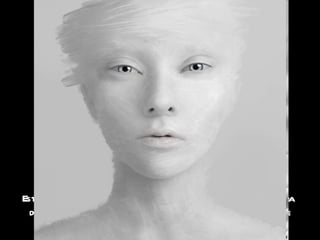 Esta farsa continua y auto-dirigida, obra como una píldora  de "éxtasis", una megalomanía existencial que nos hace sentir, irracionalmente, más ligeros del equipaje.  