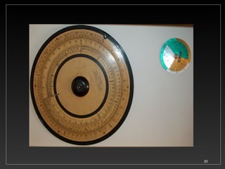 20 
Panel en el que se muestran libros y tablas 
con cuentas hechas. 
 