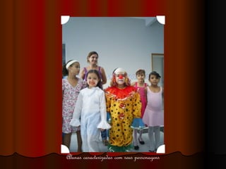 Alunas caracterizadas com seus personagens 