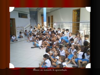Alunos em momento de apresentação 