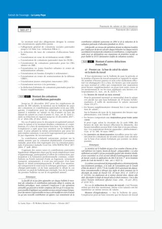 Le montant total des allégements désigne la somme
des exonérations applicables parmi :
— l’allégement général de cotisations sociales patronales
jusqu’à 1,6 Smic (ou « réduction Fillon ») ;
— la réduction du taux de cotisation d’allocations fami-
liales ;
— l’exonération en zone de revitalisation rurale (ZRR) ;
— l’exonération de cotisations patronales dans les DOM ;
— l’exonération de cotisations patronales pour les OIG
situées en ZRR ;
— l’exonération en zones franches urbaines et zones de
redynamisation urbaine ;
— l’exonération en bassins d’emploi à redynamiser ;
— l’exonération en zones de restructuration de la défense
(ZRD) ;
— l’exonération jeunes entreprises innovantes (JEI) ;
— l’exonération services à la personne ;
— la déduction forfaitaire de cotisations patronales pour les
heures supplémentaires.
320 27 Montant des cotisations
et contributions patronales
Jusqu’au 31 décembre 2017 pour les employeurs de
moins de 300 salariés, la mention sur le bulletin de paye
des cotisations et contributions patronales n’est pas obli-
gatoire. L’employeur peut lui substituer un récapitulatif
annuel à remettre au salarié en fin d’année ou lors du
départ du salarié en cours d’année (C. trav., art. R. 3243-3 ;
dans sa rédaction en vigueur jusqu’au 31 décembre 2017 ;
D. no
2016-190, 25 févr. 2016).
En cas d’option pour le document récapitulatif annuel,
outre la nature et le montant desdites cotisations et contri-
butions, il y a lieu de mentionner leur taux. Si, en revanche,
l’employeur a opté pour leur mention sur le bulletin de
paye, il peut adopter la même présentation que pour les
précomptes salariaux, à savoir le regroupement par assiette
et par organisme de recouvrement.
La contribution solidarité autonomie, portant sur la
même assiette que la cotisation déplafonnée d’assurance
maladie, peut donc être regroupée avec la cotisation patro-
nale d’assurance maladie (voir Circ. DSS/SDFSS/5B no
307/
2004, 1er
juill. 2004).
S’agissant des autres taxes et contributions patronales
légalement obligatoires dues par les seuls employeurs (taxe
d’apprentissage, participation à l’effort de construction, par-
ticipation à la formation professionnelle continue, contri-
butions au Fonds national d’aide au logement, versement
transport, notamment), il n’est pas nécessaire d’en faire
figurer le détail systématiquement. Il suffit d’en mention-
ner uniquement le total sous la rubrique générique « Autres
charges patronales » et de faire apparaître le détail, le cas
échéant, en pied de bulletin par exemple, lors de la remise
du premier bulletin ou sur le récapitulatif annuel.
Remarques
La faculté de ne pas faire apparaître sur chaque bulletin le mon-
tant des cotisations et contributions patronales allège le contenu du
bulletin périodique, mais contraint l’employeur à des opérations
annuelles qui peuvent se révéler complexes dès lors qu’il n’est pas tou-
jourspossibled’appliquerauxassiettesuntauxannueluniquelorsque,
pourdesraisonsconjoncturellesuntauxaétémodifiéencoursd’année
ou qu’une nouvelle contribution est apparu (cas notamment de la
contribution solidarité autonomie en 2004 et de la réduction de la
cotisation patronale d’allocation familiale en 2016).
Cette faculté, au niveau des opérations de paie ne dispense toutefois
pas l’employeur de devoir calculer chaque trimestre (ou chaque mois le
caséchéant)lemontantdescotisationsetcontributions,ycomprispatro-
nales pour ses déclarations aux organismes de protection sociale ou
pour établir la DUCS (déclaration unifiée de cotisations sociales).
320 28 Montant d’autres déductions
éventuelles
a) Premier cas : la base de calcul du salaire
est la durée du travail
Il faut mentionner sur le bulletin de paie la période et
le nombre d’heures de travail auxquels se rapporte le salaire
(le nombre d’heures payées et non celui réellement effec-
tué) en distinguant s’il y a lieu, les heures qui sont payées
au taux normal et celles qui comportent une majoration
pour heures supplémentaires ou pour tout autre cause et
en mentionnant le ou les taux appliqués aux heures cor-
respondantes (C. trav., art. R. 3243-1, 5o
) :
— les heures de travail au taux normal.
Pour le personnel mensuel ou mensualisé dont le salaire
est calculé sur une base forfaitaire de 35 heures hebdo-
madaires, il suffit de mentionner le salaire mensuel
(base 151,67) ;
— les heures supplémentaires donnant lieu à une majora-
tion de salaire ;
Sur la fixation du taux de la majoration des heures sup-
plémentaires, voir l’étude no
500.
— les heures comportant une majoration pour toute autre
cause.
Il peut s’agir, selon la circulaire du 24 août 1988, des
heures de nuit, des heures effectuées le dimanche, des
heures travaillées un jour férié. Cette liste n’est pas exhaus-
tive. Ces majorations doivent apparaître « distinctement »
(Circ. no
D. 189, 30 mars 1989) ;
— les journées ou demi-journées travaillées pour les sala-
riés dont les cotisations de sécurité sociale sont calculées
sur la base d’un salaire forfaitaire par journée ou demi-
journée.
Remarques
La mention sur le bulletin de paye d’un nombre d’heures de tra-
vail inférieur (en l’espèce, heures de travail « préquantifiées ») à celui
réellement accompli n’est pas punissable quand cette mention résulte,
d’une convention ou d’un accord collectif d’aménagement du temps
de travail, conclu en application du titre II de livre 1er
de la troisième
partie du Code du travail (C. trav., art. L. 8221-5).
Cesystèmeconventionneldepréquantificationarécemmentperdu
tout fondement juridique, à la suite de l’annulation par le Conseil
d’État du décret no
2010-778 du 8 juillet 2010 autorisant des disposi-
tions conventionnelles à déroger aux règles de droit commun sur le
décompte du temps de travail (CE, 28 mars 2012, no
343072 et
no
343166). Les employeurs de ce secteur doivent donc, depuis cette
date, décompter le temps de travail selon le droit commun, c’est-à-dire
selon l’horaire réellement effectué (Cass. crim., 16 avr. 2013,
no
12-81.767).
En cas de réduction du temps de travail, c’est l’horaire
réduit qui doit être mentionné, même si les salariés ont été
maintenus au même niveau de salaire.
Heures d’équivalence. — Sur le bulletin de paye,
l’employeur peut ne faire ressortir que les heures de travail
Paiement du salaire et des cotisations
Paiement des salaires320-27
Le Lamy Paye − © Wolters Kluwer France − Février 2017
Extrait de l'ouvrage - Le Lamy Paye
 