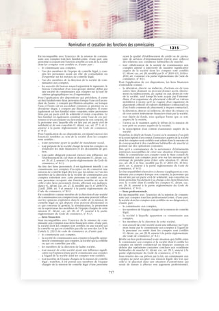 JOBNAME: 287461 PAGE: 6 SESS: 1 OUTPUT: Tue Mar 7 14:36:00 2017
/bat1/RA/RA1R/lj/CORPUS-0000001304
Est incompatible avec l’exercice de la mission de commis-
saire aux comptes tout lien familial entre, d’une part, une
personne occupant une fonction sensible au sein de la société
dont les comptes sont certifiés et, d’autre part :
– le commissaire aux comptes,
– l’un des membres de l’équipe de contrôle légal, y com-
pris les personnes ayant un rôle de consultation ou
d’expertise sur les travaux de contrôle légal,
– l’un des membres de la direction de la société de com-
missaires aux comptes,
– les associés du bureau auquel appartient le signataire, le
bureau s’entendant d’un sous-groupe distinct défini par
une société de commissaires aux comptes sur la base de
critères géographiques ou d’organisation.
Pour l’application des dispositions qui précèdent, il existe
un lien familial entre deux personnes lorsque l’une est l’ascen-
dant de l’autre, y compris par filiation adoptive, ou lorsque
l’une et l’autre ont un ascendant commun au premier ou au
deuxième degré, y compris par filiation adoptive. Il existe
également un lien familial entre conjoints, entre personnes
liées par un pacte civil de solidarité et entre concubins. Le
lien familial est également constitué entre l’une de ces per-
sonnes et les ascendants ou descendants de son conjoint, de
la personne avec laquelle elle est liée par un pacte civil de
solidarité et de son concubin (C. déont. cac, art. 27, I, al. 2,
annexé à la partie réglementaire du Code de commerce,
no
8-1).
Pour l’application de ces dispositions, est réputé exercer des
fonctions sensibles au sein de la société dont les comptes
sont certifiés :
– toute personne ayant la qualité de mandataire social,
– tout préposé de la société chargé de tenir les comptes ou
d’élaborer les états financiers et les documents de ges-
tion,
– tout cadre dirigeant pouvant exercer une influence sur
l’établissement de ces états et documents (C. déont. cac,
art. 26, al. 2, annexé à la partie réglementaire du Code de
commerce, no
8-1).
Au titre des liens personnels, il est également interdit à un
commissaire aux comptes d’accepter ou de conserver une
mission de contrôle légal dès lors que lui-même ou l’un des
membres de la direction de la société de commissaires aux
comptes entretient avec cette personne ou entité ou avec
une personne occupant une fonction sensible au sein de
celle-ci des liens personnels étroits, affectant son indépen-
dance (C. déont. cac, art. 27, II, modifié par D. no
2008-674,
2 juill. 2008, art. 5 et annexé à la partie réglementaire du
Code de commerce, no
8-1).
Est considérée comme membre de la direction d’une société
de commissaires aux comptes toute personne pouvant influer
sur les opinions exprimées dans le cadre de la mission de
contrôle légal ou qui dispose d’un pouvoir décisionnel en
ce qui concerne la gestion, la rémunération, la promotion
ou la supervision des membres de l’équipe chargée de cette
mission (C. déont. cac, art. 26, al. 1er
, annexé à la partie
réglementaire du Code de commerce, no
8-1) ;
— liens financiers.
Sont incompatibles avec l’exercice de la mission de com-
missaire aux comptes tous liens financiers entre, d’une part,
la société dont les comptes sont certifiés ou une société qui
la contrôle ou qui est contrôlée par elle au sens des I et II de
l’article L. 233-3 du code de commerce et, d’autre part :
– le commissaire aux comptes,
– la société de commissaires aux comptes à laquelle appar-
tient le commissaire aux comptes, la société qui la contrôle
ou qui est contrôlée par elle,
– les membres de la direction de ladite société,
– tout associé de cette société ayant une influence signifi-
cative sur l’opinion émise par le commissaire aux comptes
à l’égard de la société dont les comptes sont certifiés,
– tout membre de l’équipe chargée de la mission de contrôle
légal ; toutefois, il est permis aux membres de l’équipe
chargée de la mission de contrôle légal d’une personne
ayant la qualité d’établissement de crédit ou de presta-
taire de services d’investissement d’avoir avec celles-ci
des relations aux conditions habituelles de marché,
– tout collaborateur de la société de commissaires aux
comptes amené à intervenir de manière significative
auprès de la société dont les comptes sont certifiés
(C. déont. cac, art. 28, modifié par D. no
2010-131, 10 févr.
2010, art. 4 annexé à la partie réglementaire du Code de
commerce, no
8-1).
Pour l’application de ces dispositions, les liens financiers
s’entendent comme :
– la détention, directe ou indirecte, d’actions ou de tous
autres titres donnant ou pouvant donner accès, directe-
ment ou indirectement, au capital ou aux droits de vote
de la société, sauf lorsqu’ils sont acquis par l’intermé-
diaire d’un organisme de placement collectif en valeurs
mobilières à moins qu’il ne s’agisse d’un organisme de
placement collectif en valeurs mobilières contractuel ou
d’un fonds commun de placement à risques contractuel,
– la détention, directe ou indirecte, de titres de créance ou
de tous autres instruments financiers émis par la société,
– tout dépôt de fonds, sous quelque forme que ce soit,
auprès de la société,
– l’octroi ou le maintien après le début de la mission de
tout prêt ou avance auprès de la société,
– la souscription d’un contrat d’assurance auprès de la
société.
Toutefois, le dépôt de fonds, l’octroi ou le maintien d’un prêt
et la souscription d’un contrat d’assurance auprès de la société
dont les comptes sont certifiés sont admis dans la mesure où
ils correspondent à des conditions habituelles de marché et
portent sur des opérations courantes.
Dès qu’il a connaissance de la survenance d’événements
extérieurs susceptibles de créer une situation d’incompati-
bilité, le commissaire aux comptes saisit le Haut conseil du
commissariat aux comptes pour avis sur les mesures qu’il
envisage de prendre pour éviter cette situation (C. déont.
cac, art. 28, I, in fine, modifié par D. no
2010-131, 10 févr.
2010, art. 4, annexé à la partie réglementaire du Code de
commerce, no
8-1).
Les incompatibilités énoncées ci-dessus s’appliquent au com-
missaire aux comptes lorsque son conjoint, la personne qui
lui est liée par un pacte civil de solidarité, son concubin ou
toute personne fiscalement à sa charge a des liens financiers
avec la société dont il certifie les comptes (C. déont. cac,
art. 28, II, annexé à la partie réglementaire du Code de
commerce, no
8-1) ;
— liens professionnels.
Est incompatible avec l’exercice de la mission de commis-
saire aux comptes tout lien professionnel entre, d’une part,
la société dont les comptes sont certifiés ou ses dirigeants et,
d’autre part :
– le commissaire aux comptes,
– les membres de l’équipe chargés de la mission de contrôle
légal,
– la société à laquelle appartient ce commissaire aux
comptes,
– les membres de la direction de cette société,
– tout associé de cette société ayant une influence sur l’opi-
nion émise par le commissaire aux comptes à l’égard de
la personne ou entité dont les comptes sont certifiés
(C. déont. cac, art. 29, II, annexé à la partie réglementaire
du Code de commerce, no
8-1).
Révèle un lien professionnel toute situation qui établit entre
le commissaire aux comptes et la société dont il certifie les
comptes un intérêt commercial ou financier commun en
dehors des opérations courantes conclues aux conditions
habituelles de marché (C. déont. cac, art. 29, I, annexé à la
partie réglementaire du Code de commerce, no
8-1).
Sous réserve des cas prévus par la loi, un commissaire aux
comptes ne peut accepter une mission légale dès lors que
celle-ci le placerait dans une situation d’autorévision qui
serait de nature à affecter son jugement professionnel,
Nomination et cessation des fonctions des commissaires
1315
717
 