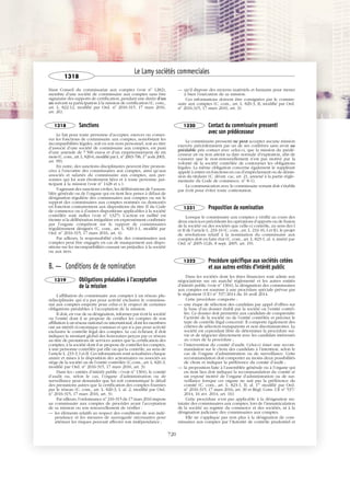 JOBNAME: 287461 PAGE: 9 SESS: 1 OUTPUT: Tue Mar 7 14:36:00 2017
/bat1/RA/RA1R/lj/CORPUS-0000001304
Haut Conseil du commissariat aux comptes (voir no
1282),
membre d’une société de commissaire aux comptes sans être
signataire des rapports de certification, pendant une durée d’un
an suivant sa participation à la mission de certification (C. com.,
art. L. 822-12, modifié par Ord. no
2016-315, 17 mars 2016,
art. 26).
1318 Sanctions
Le fait pour toute personne d’accepter, exercer ou conser-
ver les fonctions de commissaire aux comptes, nonobstant les
incompatibilités légales, soit en son nom personnel, soit au titre
d’associé d’une société de commissaire aux comptes, est puni
d’une amende de 7 500 euros et d’un emprisonnement de six
mois (C.com.,art.L.820-6,modifié par L.no
2003-706,1er
août 2003,
art. 99).
En outre, des sanctions disciplinaires peuvent être pronon-
cées à l’encontre des commissaires aux comptes, ainsi qu’aux
associés et salariés du commissaire aux comptes, aux per-
sonnes qui lui sont étroitement liées et à toute personne par-
ticipant à la mission (voir no
1428 et s.).
S’agissant des sanctions civiles, les délibérations de l’assem-
blée générale ou de l’organe qui en tient lieu prises à défaut de
désignation régulière des commissaires aux comptes ou sur le
rapport des commissaires aux comptes nommés ou demeurés
en fonction contrairement aux dispositions du titre II du Code
de commerce ou à d’autres dispositions applicables à la société
contrôlée sont nulles (voir no
1327). L’action en nullité est
éteinte si la délibération irrégulière est expressément confirmée
par l’organe compétent sur le rapport de commissaires
régulièrement désignés (C. com., art. L. 820-3-1, modifié par
Ord. no
2016-315, 17 mars 2016, art. 4).
Par ailleurs, la responsabilité civile des commissaires aux
comptes peut être engagée en cas de manquement aux dispo-
sitions sur les incompatibilités causant un préjudice à la société
ou aux tiers.
B. — Conditions de de nomination
1319 Obligations préalables à l’acceptation
de la mission
L’affiliation du commissaire aux comptes à un réseau plu-
ridisciplinaire qui n’a pas pour activité exclusive le commissa-
riat aux comptes emporte pour celui-ci le respect de certaines
obligations préalables à l’acceptation de la mission.
Il doit, en vue de sa désignation, informer par écrit la société
ou l’entité dont il se propose de certifier les comptes de son
affiliation à un réseau national ou international, dont les membres
ont un intérêt économique commun et qui n’a pas pour activité
exclusive le contrôle légal des comptes. Le cas échéant, il doit
indiquer le montant global des honoraires perçus par ce réseau
au titre de prestations de services autres que la certification des
comptes, à la société dont il se propose de contrôler les comptes,
à une personne contrôlée par elle ou qui la contrôle, au sens de
l’article L. 233-3, I et II. Ces informations sont actualisées chaque
année et mises à la disposition des actionnaires ou associés au
siège de la société ou de l’entité contrôlée (C.com., art. L. 820-3,
modifié par Ord. no
2016-315, 17 mars 2016, art. 3).
Dans les « entités d’intérêt public » (voir no
1304), le comité
d’audit ou, selon le cas, l’organe d’administration ou de
surveillance peut demander que lui soit communiqué le détail
des prestations autres que la certification des comptes fournies
par le réseau (C. com., art. L. 820-3, I, al. 2, modifié par Ord.
no
2016-315, 17 mars 2016, art. 3).
Par ailleurs, l’ordonnance no
216-315 du 17 mars 2016 impose
au commissaire aux comptes de procéder avant l’acceptation
de sa mission ou son renouvellement de vérifier :
— les éléments relatifs au respect des conditions de son indé-
pendance et les mesures de sauvegarde nécessaires pour
atténuer les risques pouvant affecter son indépendance ;
— qu’il dispose des moyens matériels et humains pour mener
à bien l’exécution de sa mission.
Ces informations doivent être consignées par le commis-
saire aux comptes (C. com., art. L. 820-3, II, modifié par Ord.
no
2016-315, 17 mars 2016, art. 3).
1320 Contact du commissaire pressenti
avec son prédécesseur
Le commissaire pressenti ne peut accepter aucune mission
exercée précédemment par un de ses confrères sans avoir au
préalable pris contact avec celui-ci, que la mission du prédé-
cesseur ait ou non atteint sa date normale d’expiration, afin de
s’assurer que le non-renouvellement n’est pas motivé par la
volonté de la société contrôlée de contourner les obligations
légales. La même obligation concerne également le suppléant
appelé à entrer en fonctions en cas d’empêchement ou de démis-
sion du titulaire (C. déont. cac, art. 21, annexé à la partie régle-
mentaire du Code de commerce, no
8-1).
La communication avec le commissaire sortant doit s’établir
par écrit pour éviter toute contestation.
1321 Proposition de nomination
Lorsque le commissaire aux comptes a vérifié au cours des
deux exercices précédents les opérations d’apports ou de fusion
de la société ou des sociétés que celle-ci contrôle, au sens des I
et II de l’article L. 233-16 (C. com., art. L. 233-16, I et II), le projet
de résolutions relatif à la nomination du commissaire aux
comptes doit en faire état (C. com., art. L. 823-1, al. 4, inséré par
Ord. no
2005-1126, 8 sept. 2005, art. 19).
1322 Procédure spécifique aux sociétés cotées
et aux autres entités d’intérêt public
Dans les sociétés dont les titres financiers sont admis aux
négociations sur un marché réglementé et les autres entités
d’intérêt public (voir no
1304), la désignation des commissaires
aux comptes est soumise à une procédure spéciale prévue par
le règlement (UE) no
537/2014 du 16 avril 2014.
Cette procédure comporte :
— une étape de sélection des candidats par appel d’offres sur
la base d’un dossier établi par la société ou l’entité contrô-
lée. Ce dossier doit permettre aux candidats de comprendre
l’activité de la société ou de l’entité contrôlée et préciser le
type de contrôle légal concerné. Il comporte également des
critères de sélection transparents et non discriminatoires. La
société est cependant libre de déterminer la procédure sui-
vie et de négocier directement avec les candidats intéressés
au cours de la procédure ;
— l’intervention du comité d’audit. Celui-ci émet une recom-
mandation sur le choix des candidats à l’intention, selon le
cas de l’organe d’administration ou de surveillance. Cette
recommandation doit comporter au moins deux possibilités
de choix et indiquer la préférence du comité d’audit ;
— la proposition faite à l’assemblée générale ou à l’organe qui
en tient lieu doit indiquer la recommandation du comité et
un exposé motivé de l’organe d’administration ou de sur-
veillance lorsque cet organe ne suit pas la préférence du
comité (C. com., art. L. 823-1, II, al. 1er
modifié par Ord.
no
2016-315, 17 mars 2016, art. 30 et Règl. Cons. UE no
537/
2014, 16 avr. 2014, art. 16).
Cette procédure n’est pas applicable à la désignation sta-
tutaire des commissaires aux comptes, lors de l’immatriculation
de la société au registre du commerce et des sociétés, ni à la
désignation judiciaire des commissaires aux comptes.
Elle ne s’applique pas non plus à la désignation de com-
missaires aux comptes par l’Autorité de contrôle prudentiel et
Le Lamy sociétés commerciales
1318
720
 