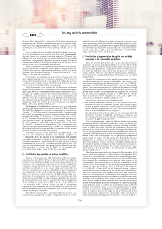 JOBNAME: 287461 PAGE: 2 SESS: 1 OUTPUT: Tue Mar 7 14:36:06 2017
/bat1/RA/RA1R/lj/CORPUS-0000001438
29 déc. 2010). Depuis le 11 décembre 2016, cette dispense est
étendue sous les mêmes conditions aux apports en nature effec-
tués lors d’une augmentation de capital (C. com., art. L. 223-33,
modifié par L. no
2016-1691, 9 déc. 2016, JO 10 déc., art. 144, I,
2o
).
Si ces conditions sont remplies, la décision de ne pas recou-
rir à un commissaire aux apports doit être prise à l’unanimité.
Aucune forme n’est exigée pour cette décision. Elle peut faire
l’objet d’un acte séparé qu’il est prudent d’annexer aux statuts
ou figurer expressément dans ces derniers. Lorsque la société
est unipersonnelle, c’est l’associé unique qui décide seul de ne
pas recourir à un commissaire aux apports.
Nous conseillons de mentionner l’évaluation des apports,
de préciser que les conditions légales pour la dispense de com-
missaire aux apports sont réunies et de faire état de la volonté
unanime des associés d’utiliser la faculté de l’article L. 223-9,
alinéa 2, du code de commerce.
Le recours à un commissaire aux apports ne peut être évité
que si aucun des apports en nature ne dépasse 30 000 euros. Si
un seul bien apporté excède ce montant, l’ensemble des apports,
y compris ceux dont la valeur est inférieure à 30 000 euros, doit
être soumis à l’évaluation d’un commissaire.
Pour déterminer si le plafond de 30 000 euros, au-dessus
duquel l’intervention du commissaire aux comptes est impo-
sée, il faut, selon la Commission des études juridiques du CNCC,
prendre en compte la valeur de l’apport sans déduire le passif
y afférent ; par exemple, un apport d’un immeuble de
200 000 euros grevé d’un emprunt de 192 800 euros rémunéré
par l’émission de parts sociales à hauteur de 7 200 euros doit
obligatoirement être évalué par un commissaire aux apports
(Bull. CNCC, juin 2000, no
118, p. 231).
La dispense d’évaluation ne joue pas en cas d’augmenta-
tion du capital par apports en nature. L’article L. 223-9, alinéa 2,
du code de commerce concerne uniquement la constitution.
L’article L. 223-33 du code de commerce relatif à l’augmentation
du capital par apports en nature renvoie uniquement aux dis-
positions de l’alinéa 1er
de l’article L. 223-9 (C. com., art. L. 223-9,
al. 1er
) imposant l’intervention d’un commissaire aux apports.
Pour la cour d’appel de Versailles (CA Versailles, 25 oct. 1990,
D. 1992, somm., p. 180, Bull. Joly Sociétés 1991, p. 76, note
M. Jeantin), l’absence de nomination d’un commissaire aux
apports n’est pas sanctionnée par la nullité de l’augmentation
de capital mais par la responsabilité des gérants et des appor-
teurs de la valeur attribuée aux apports.
Par ailleurs, la loi no
2016-1691 du 9 décembre 2016 a créé
un cas de dispense propre aux EURL. Depuis le
11 décembre 2016, le recours à un commissaire aux apports
n’est plus obligatoire si l’associé unique, personne physique,
exerçant son activité professionnelle en nom propre avant la
constitution de la société, y compris sous la forme d’une EIRL
apporte des éléments qui figuraient dans le bilan de son der-
nier exercice (C. com., art. L. 223-9, al. 3, modifié par
L. no
2016-1691, 9 déc. 2016, JO 10 déc., art. 130).
b) Constitution des sociétés par actions simplifiées
Pour la constitution des SAS pluripersonnelles ou uniper-
sonnelles, la loi no
2016-1691 du 9 décembre 2016 prévoit pour
les futurs associés la possibilité de décider à l’unanimité que le
recours à un commissaire aux apports n’est pas obligatoire,
lorsque la valeur d’aucun apport en nature n’excède un mon-
tant fixé par décret et si la valeur totale de l’ensemble des
apports en nature non soumis à l’évaluation d’un commissaire
aux apports n’excède pas la moitié du capital. Dans cette hypo-
thèse ou lorsque la valeur retenue est différente de celle pro-
posée par le commissaire aux apports, les associés sont soli-
dairement responsables pendant cinq ans, à l’égard des tiers, de
la valeur attribuée aux apports en nature lors de la constitution
de la société (C. com., art. L. 227-1, al. 5 et 7, modifiés par
L. no
2016-1691, 9 déc. 2016, JO 10 déc., art. 130, 2o
). L’entrée en
vigueur de cette dispense est subordonnée à la parution d’un
décret déterminant la valeur maximale que chaque apport en
nature ne doit pas dépasser.
Par ailleurs, depuis, le 11 décembre 2016, le recours à un
commissaire aux apports n’est pas obligatoire lors de la consti-
tution d’une SASU si l’associé unique, personne physique, exer-
çant son activité professionnelle en nom propre avant la consti-
tution de la société, y compris sous le régime d’une EIRL, apporte
des éléments qui figuraient dans le bilan de son dernier exer-
cice (C. com., art. L. 227-1, al. 6, modifié par L. no
2016-1691,
9 déc. 2016, JO 10 déc., art. 130, 2o
).
c) Constitution et augmentation de capital des sociétés
anonymes et en commandite par actions
Dans les sociétés par actions, des cas de dispense résultent
de la mise en œuvre de l’option offerte par l’article 10 bis de la
directive CEE no
77/91 du 13 décembre 1976, modifiée par la
directive CE no
2006/68 du 6 septembre 2006. Corrélativement,
les États qui utilisent cette option doivent prévoir conformé-
ment à l’article 10 ter de cette directive la fourniture d’informa-
tions destinées à compenser l’absence d’évaluation par un expert
indépendant.
Lors de la constitution d’une société par actions, l’évalua-
tion de certains apports par un commissaire aux apports peut
être écartée, sur décision des fondateurs (C. com., art. L. 225-8-1,
créé par L. no
2012-387 du 22 mars 2012, art. 8). Il en est de
même, lors d’une augmentation de capital sur décision du conseil
d’administration ou du directoire d’une société anonyme, du
gérant d’une société en commandite par actions, du président
ou de tout autre dirigeant désigné à cet effet par les statuts
d’une société par actions simplifiée (C. com., art. L. 225-147-1,
créé par L. no
2012-387, 22 mars 2012, art. 8).
Les apports concernés sont constitués par :
— des valeurs mobilières donnant accès au capital ou des ins-
truments du marché monétaire s’ils ont été évalués au prix
moyen pondéré auquel ils ont été négociés sur un ou plu-
sieurs marchés réglementés au cours des trois mois précé-
dant la réalisation effective de l’apport ;
— des éléments d’actif qui ont, dans les six mois précédant la
réalisation de l’apport, déjà fait l’objet d’une évaluation par
un commissaire aux apports dans les conditions prévues par
les articles L. 225-8 ou L. 225-147.
Une réévaluation des valeurs mobilières et des instruments
monétaires doit être effectuée lorsque leur prix a été affecté par
des circonstances exceptionnelles pouvant modifier sensible-
ment la valeur des actifs à la date de réalisation effective des
apports. Il en va de même des autres éléments d’actif dans le
cas où des circonstances nouvelles ont sensiblement affecté la
valeur de l’élément d’actif à la date de réalisation de l’apport. À
défaut d’une telle réévaluation, un ou plusieurs actionnaires
représentant au moins 5 % du capital à la date de la décision
d’augmenter le capital ou une association d’actionnaires répon-
dant aux conditions fixées à l’article L. 225-120 ont la faculté de
demander en justice la désignation d’un commissaire aux apports
chargé de procéder à la révision des apports concernés (C. com.,
art. L. 225-8-1, II et L. 225-147-1, II, créés par L. no
2012-387,
22 mars 2012, art. 8).
Ces dispenses sont entrées en vigueur le 21 septembre 2014
avec la publication du décret no
2014-1063 du 18 septembre 2014
(JO 20 sept.) qui définit les conditions dans lesquelles les infor-
mations relatives aux apports en nature n’ayant pas fait l’objet
d’un rapport du commissaire aux apports sont portées à la
connaissance des souscripteurs, en cas de constitution de la
société, et des actionnaires, à l’occasion d’une augmentation de
capital (C. com., art. L. 225-8-1, III et L. 225-147-1, III, créés par
L. no
2012-387, 22 mars 2012, art. 8). Il est précisé par ce décret
que la décision des fondateurs de ne pas recourir à la désigna-
tion d’un commissaire aux apports ainsi que tout document
relatif à la description et à l’évaluation des apports, dont une
attestation précisant qu’aucune circonstance nouvelle n’est venue
modifier cette évaluation sont, dans le cas d’une constitution
avec offre au public de titres, déposés huit jours au moins avant
la date de l’assemblée générale constitutive à l’adresse du siège
social indiquée dans le bulletin de souscription et au greffe du
tribunal de commerce dans le ressort duquel est situé ce siège
et, dans le cas d’une constitution sans offre au public de titres,
tenus à l’adresse prévue du siège social, à la disposition des
futurs actionnaires, qui peuvent en prendre copie, trois jours au
moins avant la date de la signature des statuts (C.com.,art.R.225-9-1
Le Lamy sociétés commerciales
1439
776
 