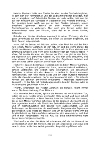 155
Meister Abraham hatte den Fürsten bis eben an das Gebüsch begleitet,
in dem sich der Hofmarschall und der Leibkammerdiener befanden, hier
war er umgekehrt auf Geheiß des Fürsten, der nicht wollte, daß man ihn
aus den Fenstern des Schlosses in Gesellschaft des Meisters bemerke. –
Der geneigte Leser weiß, wie gut es dem Fürsten gelungen, seinen
einsamen, geheimen Besuch bei dem Meister Abraham im
Fischerhäuschen zu verbergen. Aber noch eine Person außer dem
Kammerdiener hatte den Fürsten, ohne daß er es ahnen konnte,
belauscht.
Beinahe war Meister Abraham angelangt in seiner Wohnung, als ihm
ganz unvermutet auf den Wegen, die schon zu dunkeln begannen, die
Rätin Benzon entgegentrat.
»Ha«, rief die Benzon mit bittrem Lachen, »der Fürst hat sich bei Euch
Rats erholt, Meister Abraham. In der Tat, Ihr seid die wahre Stütze des
fürstlichen Hauses, dem Vater und dem Sohne laßt Ihr Eure Weisheit und
Erfahrung zufließen, und wenn guter Rat teuer oder gar nicht zu haben –«
»So«, fiel Meister Abraham der Benzon ins Wort, »so gibt es eine Rätin,
die eigentlich das glanzvolle Gestirn ist, das hier alles erleuchtet, und
unter dessen Einfluß auch nur ein armer alter Orgelbauer bestehen und
sein einfaches Leben ungestört durchfristen kann.«
»Scherzt«, sprach die Benzon, »scherzt nicht so bitter, Meister Abraham,
ein Gestirn, das glanzvoll geleuchtet, kann, unserm Horizont entfliehend,
schnell verbleichen und endlich ganz untergehen. Die seltsamsten
Ereignisse scheinen sich durchkreuzen zu wollen in diesem einsamen
Familienkreise, den eine kleine Stadt und ein paar Dutzend Menschen
mehr als eben darin wohnen, Hof zu nennen gewohnt sind. – Die schnelle
Abreise des sehnlich erwarteten Bräutigams – Hedwigas bedrohlicher
Zustand! – In der Tat, tief niederbeugen mußte dies den Fürsten, wäre er
nicht ein ganz gefühlloser Mann.« –
»Nicht«, unterbrach der Meister Abraham die Benzon, »nicht immer
waren Sie dieser Meinung, Frau Rätin.« –
»Ich verstehe Euch nicht«, sprach die Benzon mit verächtlichem Ton,
indem sie dem Meister einen stechenden Blick zuwarf und dann schnell
das Gesicht abwandte. – Fürst Irenäus hatte im Gefühl des Vertrauens,
das er dem Meister Abraham schenken, ja der geistigen Übermacht, die er
ihm zugestehen mußte, alle fürstlichen Bedenklichkeiten beiseite gestellt
und im Fischerhäuschen sein ganzes Herz ausgeschüttet, auf alle
Äußerungen der Benzon über die verstörenden Ereignisse des Tages aber
geschwiegen. Dies wußte der Meister, und um so weniger durfte ihm die
Empfindlichkeit der Rätin auffallen, wiewohl er sich verwunderte, daß, kalt
und in sich verschlossen, wie sie war, sie diese Empfindlichkeit nicht
besser zu verbergen vermochte.
Wohl mußte es aber die Rätin tief schmerzen, daß sie das Monopol der
Vormundschaft über den Fürsten, das sie sich angeeignet, aufs neue und
zwar in einem kritischen, verhängnisvollen Augenblick gefährdet sah.
 