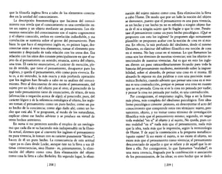 que la filosofia inglesa lleva a cabo de los elementos conecta-      nación del sujeto mismo como cosa. Esta eliminación la lleva
 dos en la unidad del conocimiento.                                   a cabo Hume. De modo que por un lado la noción del objeto
     La descripción fenomenológica que hicimos del conoci-            se desvanece, puesto que el pensamiento es una pura vivencia,
 miento nos revela que el conocimiento es una correlación en-         es un hecho y ese hecho ya no es referido a ningún objeto fue-
 tre un sujeto y un objeto mediante un pensamiento. Los ele-          ra de él ni a ningún sujeto que lo fragüe o que lo cree. Presén-
 mentos esenciales del conocimiento son el sujeto cognoscente         tase el pensamiento como un puro hecho psicológico. ¿Qyé se
y el objeto conocido, ambos en correlación indisoluble, y esa         proponen con esto los ingleses? Se proponen algo sumamente
correlación se sustenta sobre el gozne del pensamiento. Pues          plausible: se proponen acabar con la noción de cosa en sí mis-
bien: lo que hace el empirismo inglés es, en primer lugar, des-       ma. En efecto, la raíz profunda del idealismo, desde el mismo
conectar entre sí estos tres elementos; tomar el elemento pen-        Descartes, es eliminar del tablero filosófico esa noción de cosa
samiento y despojarlo de toda relación con los otros dos. Esa         en sí misma. No hay cosas en sí mismas. Lo que llamamos las
relación con los otros dos consiste principalmente en que el su-      cosas son los términos de nuestras vivencias; son los objetos in-
jeto da al pensamiento un sentido; enuncia, acerca del objeto,        tencionales de nuestras vivencias. Así es que en esto los ingle-
una tesis. El carácter enunciativo, el carácter de mención, ple-      ses dieron un paso extraordinariamente fecundo para toda la
na de sentido, que tiene el pensamiento, desaparece para los          historia del pensamiento moderno, insistiendo sobre la imposi-
ingleses, y queda el pensamiento, sólo como pura vivencia. És-        bilidad, sobre el absurdo, de pensar una cosa en sí misma. El
ta es, a mi entender, la más exacta y más profunda operación          absurdo lo expone en dos palabras y con una precisión mate-
que los ingleses han llevado a cabo en su análisis del conoci-        mática Berkeley, cuando advierte que pensar una cosa en sí mis-
miento. Pero al desconectar de esta suerte el pensamiento, del        ma es una contradicción, porque es pensar una cosa en cuanto
sujeto por un lado y del objeto por el otro; al prescindir de lo      que no es pensada. Cosa en sí es la cosa no pensada por nadie;
que todo pensamiento tiene de enunciativo, de tético, de tesis        y pensar la cosa no pensada por nadie, es una contradicción.
(afirmación o negación acerca de algo); al prescindir, pues, del           Por consiguiente, el empirismo inglés, llega a ser la forma
carácter lógico y de la referencia ontológica al objeto, los ingle-   más plena, más completa del idealismo psicológico. Este idea-
ses toman el pensamiento como un puro hecho; como un pu-              lismo psicológico consiste: primero, en descoyuntar el acto del
ro hecho de la conciencia; como algo dado ahí; como un he-            conocimiento que comprende estos tres términos: sujeto, pen-
cho que está ahí. Y se proponen, al modo de los naturalistas,         samiento, objeto, y no tomar como término de investigación
explicar cómo ese hecho adviene y se produce en virtud de             filosófica más que el pensamiento mismo; segundo, en negar
otros hechos anteriores.                                               toda realidad "en sí" al objeto y al sujeto, No queda, pues co-
    En suma si me permiten ustedes el empleo de un neologis-           mo realidad "en sí" nada más que el pensamiento, nada más
mo que cada día se va haciendo más indispensable en la filoso-        que la idea, nada más que la impresión, según la terminología
Ba actual, diremos que al convertir los ingleses el pensamiento       de Hume. Y de aquí la contestación a la pregunta metafísica:
en pura vivencia, lo toman con su carácter puramente "fáctico",        ¿quién existe? Si no existe el sujeto, si no existe el objeto, no
hacen de él un puro hecho. La consecuencia de esta actitud             existe más que el pensamiento como vivencia; el pensamiento
-que ya es clara desde Locke, aunque éste no la lleva a sus úl-        desconectado de aquello a que se refiere y de aquel que lo re-
timas consecuencias, sino Hume- es, primeramente, la elimi-            fiere a ello. Por consiguiente, lo que llamamos "realidad", es
nación del objeto como cosa. Esta eliminación del objeto               una mera creencia, fraguada por la combinación o asociación
como cosa la lleva a cabo Berkeley. En segundo lugar, la elimi-        de los pensamientos, de las ideas; es otro hecho que se dedu-

                             [ 208]                                                                 [ 209 [
 