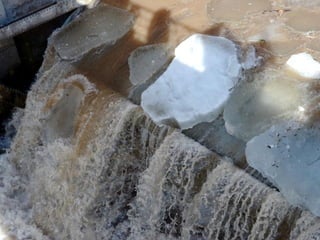 Ice floes on the weir